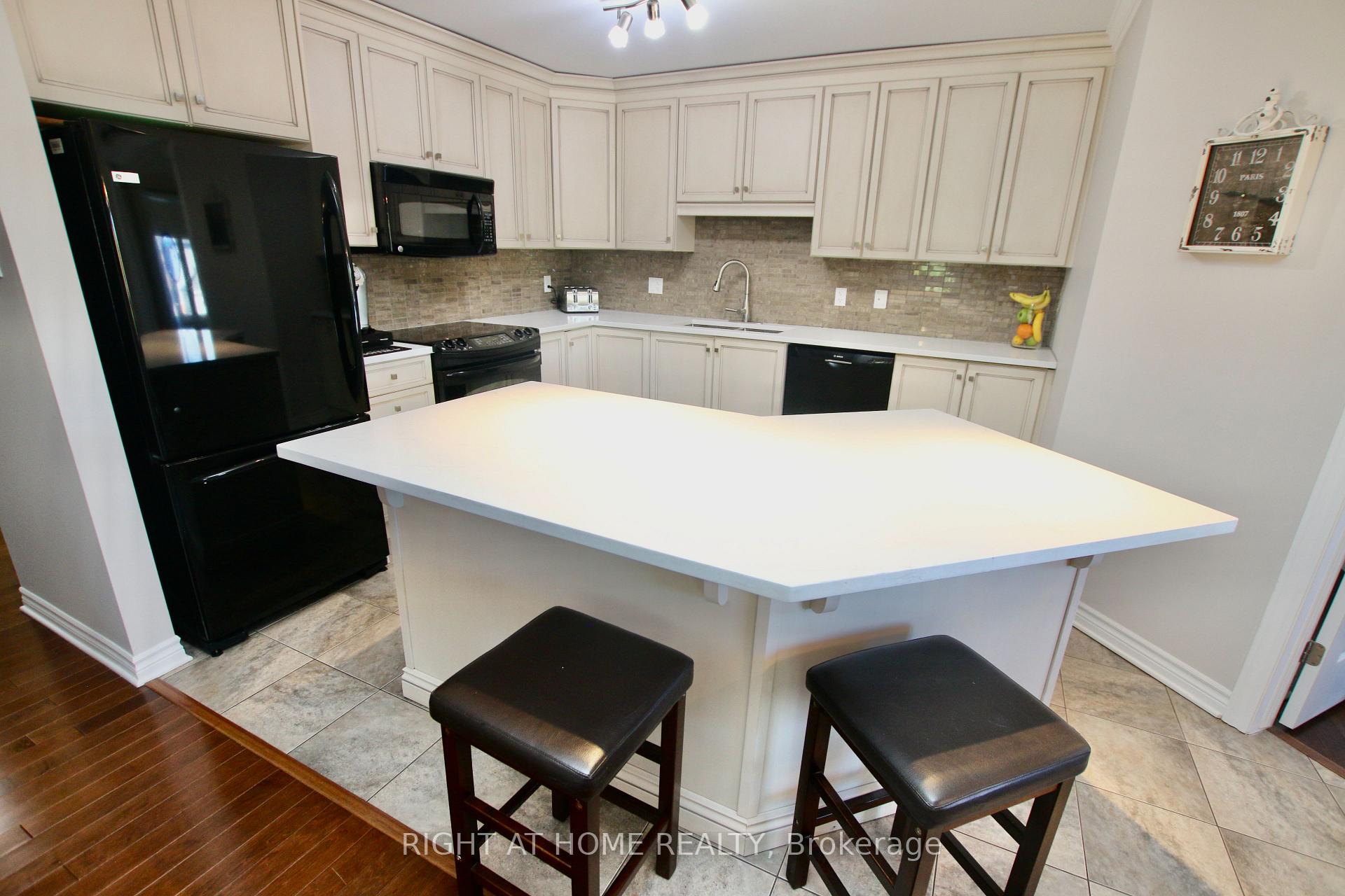 Photo 9 of Unit 301, 2 Warner Street, Russell, Village of Russell — HOMEH