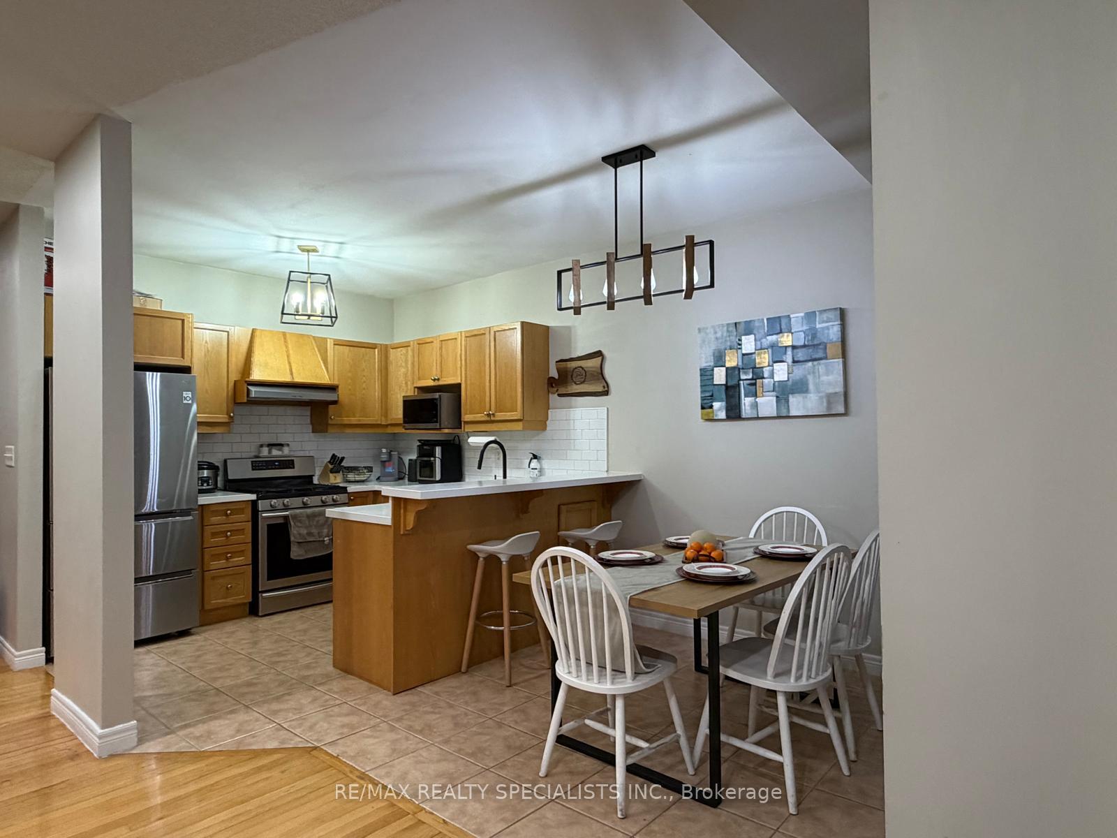 Photo 6 of 14 Viceroy Crescent, Brampton, Northwest Sandalwood Parkway — HOMEH
