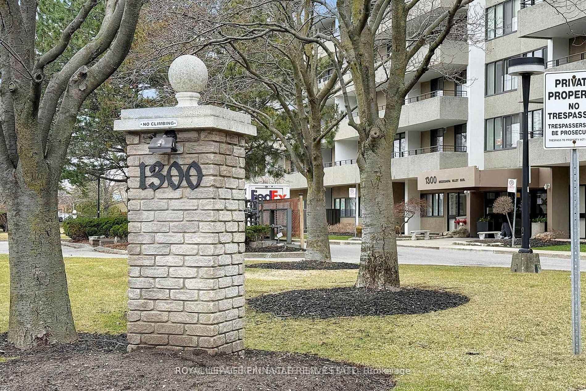 Photo of Unit 902, 1300 Mississauga Valley Boulevard