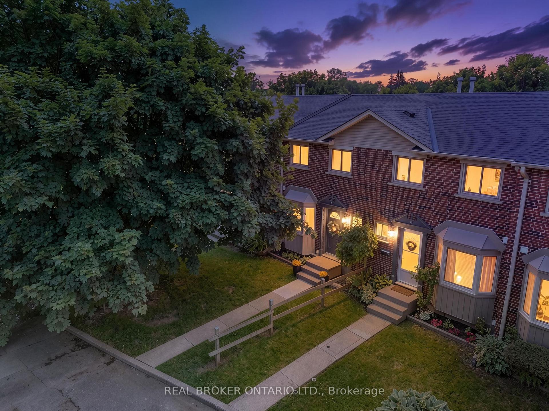 Photo of Unit D, 149 Brantwood Park Road