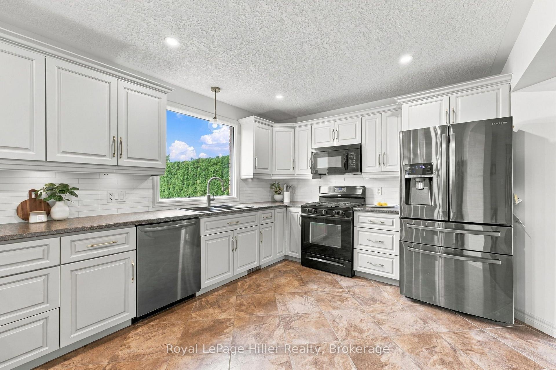 Photo 13 of 133 Braemar Crescent, Stratford — HOMEH