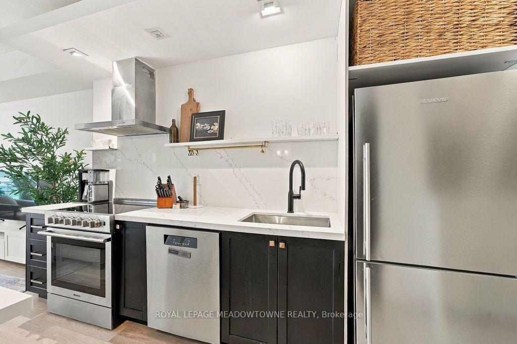 Photo 3 of Unit 1321, 165 Legion Road N, Etobicoke, Mimico — HOMEH