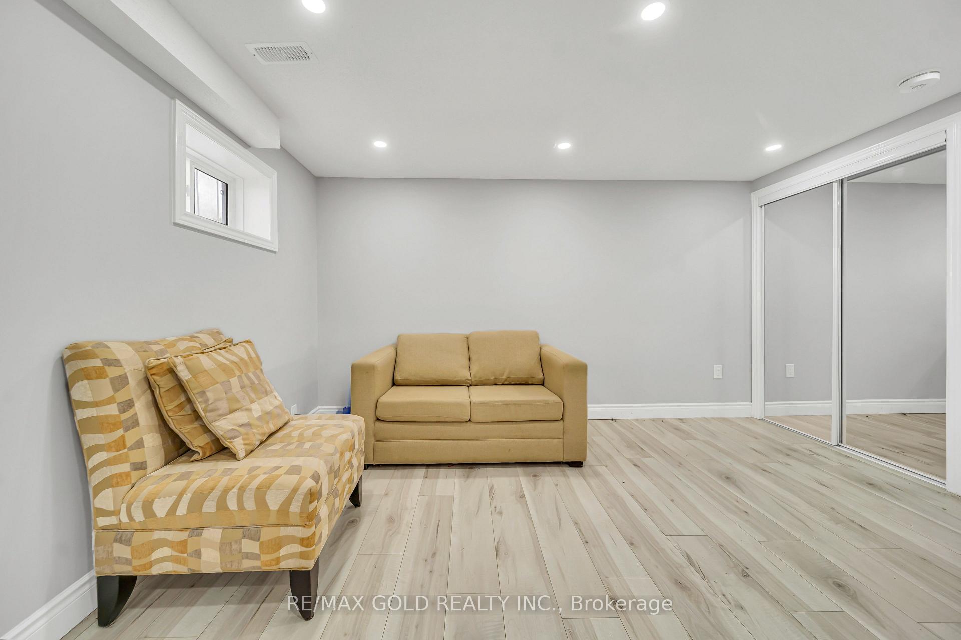 Photo 6 of Unit Basement, 70 Glenmore Crescent, Brampton, Northgate — HOMEH