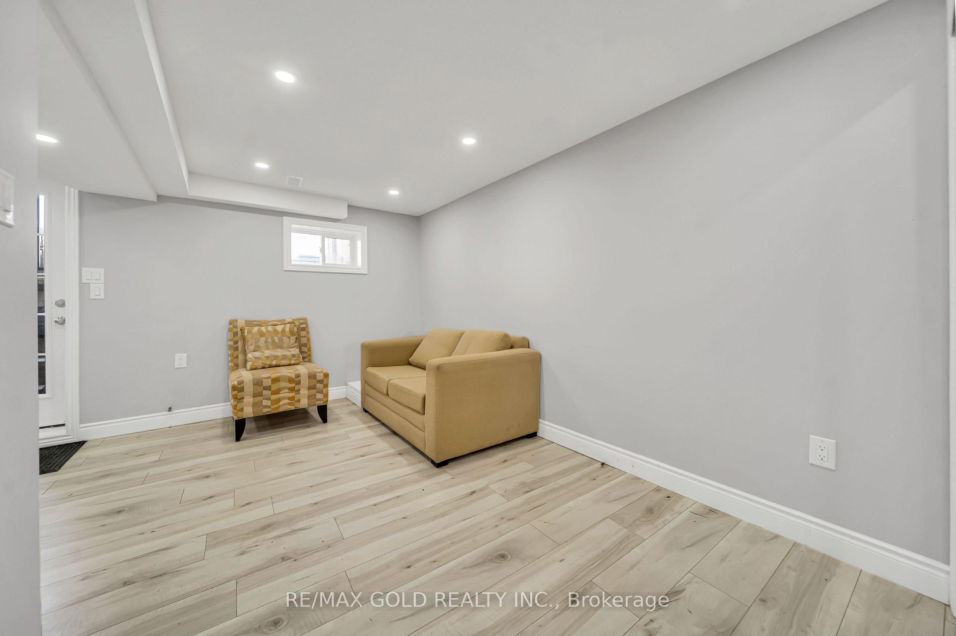 Photo 7 of Unit Basement, 70 Glenmore Crescent, Brampton, Northgate — HOMEH