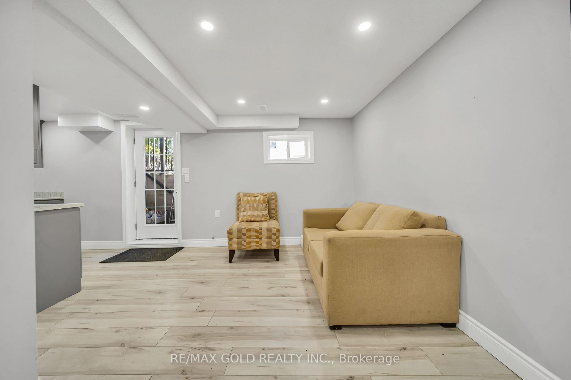 Photo 8 of Unit Basement, 70 Glenmore Crescent, Brampton, Northgate — HOMEH