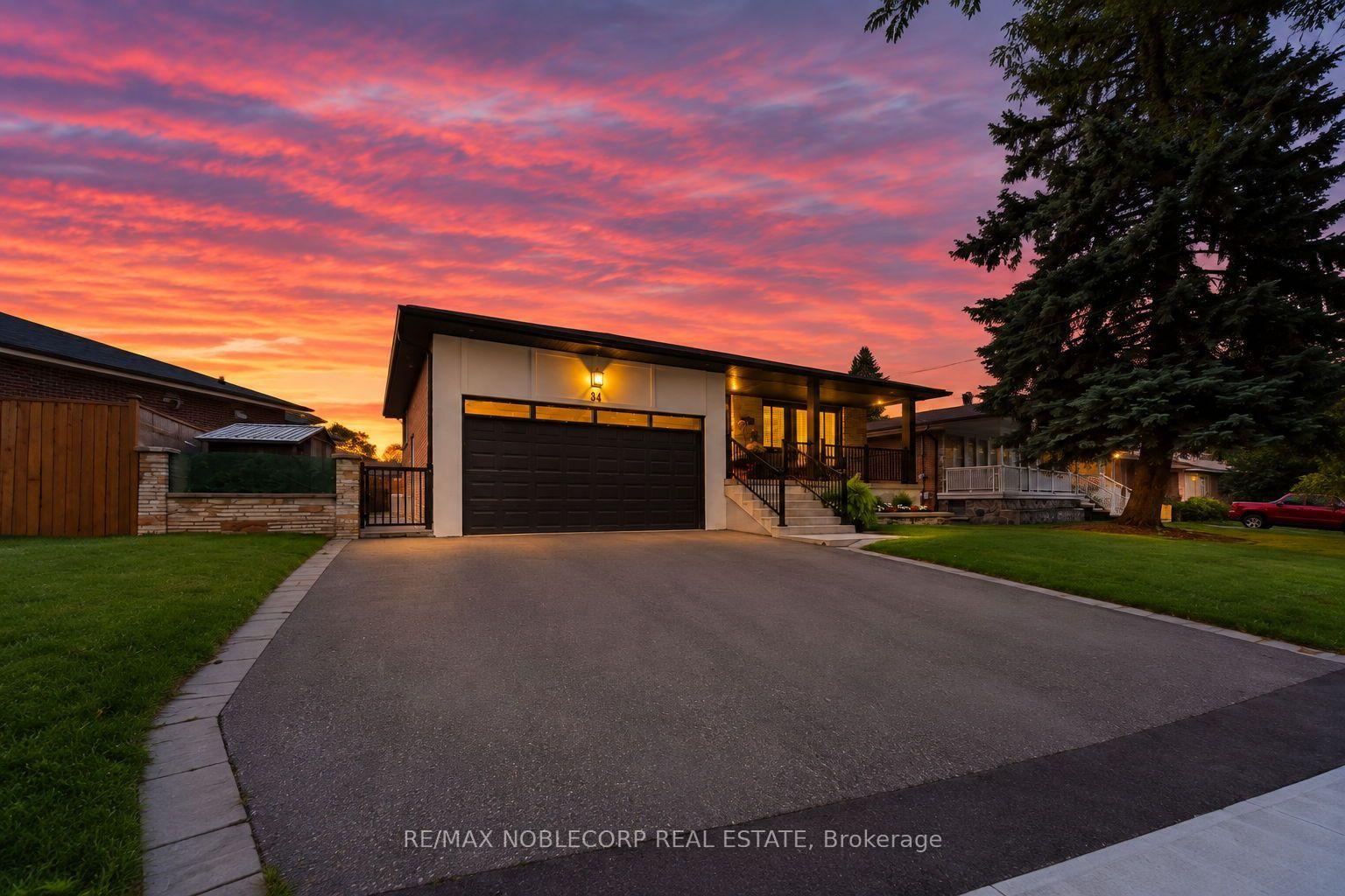 Photo 4 of 34 Ridgemount Road, Etobicoke, Humber Heights — HOMEH