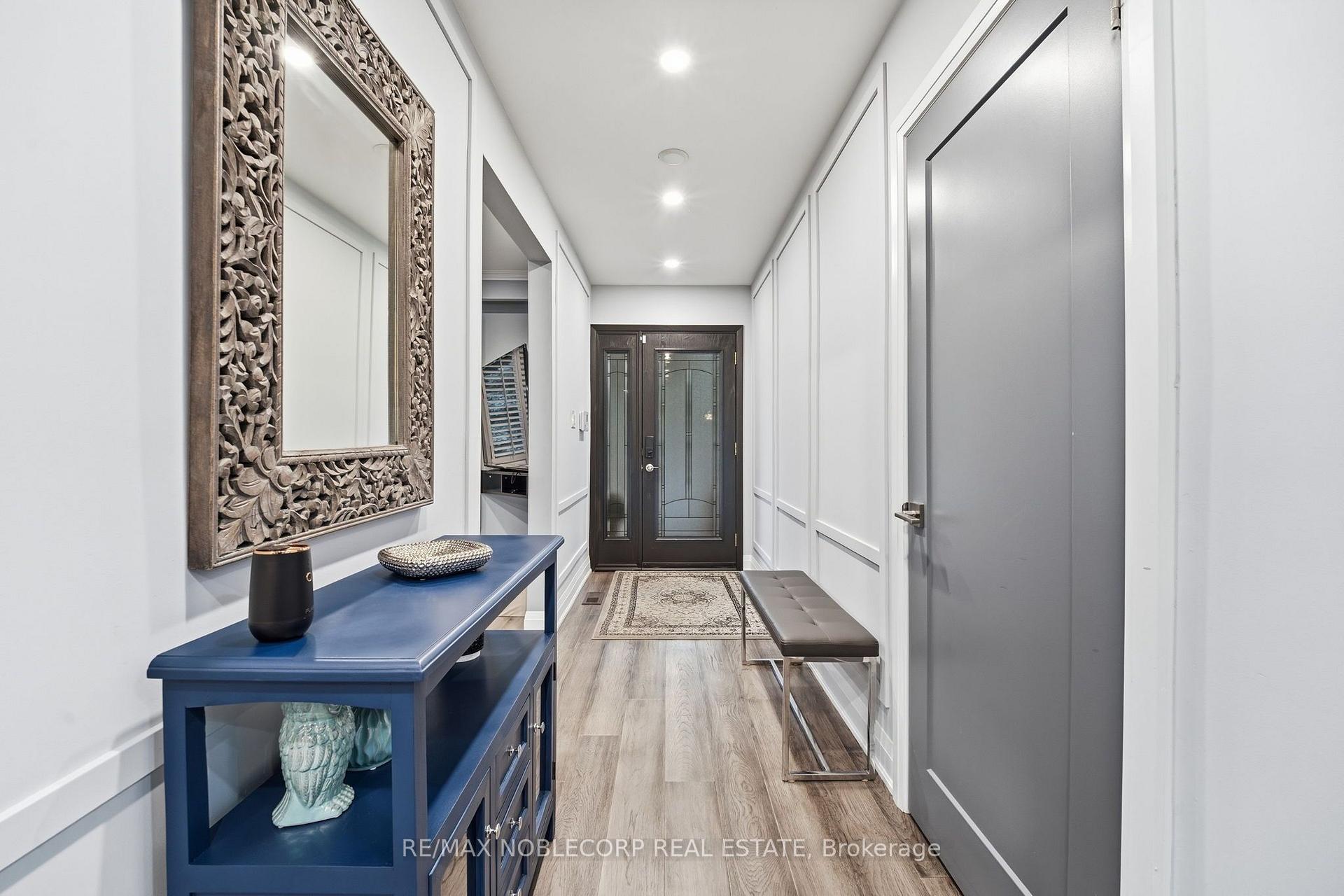 Photo 10 of 34 Ridgemount Road, Etobicoke, Humber Heights — HOMEH