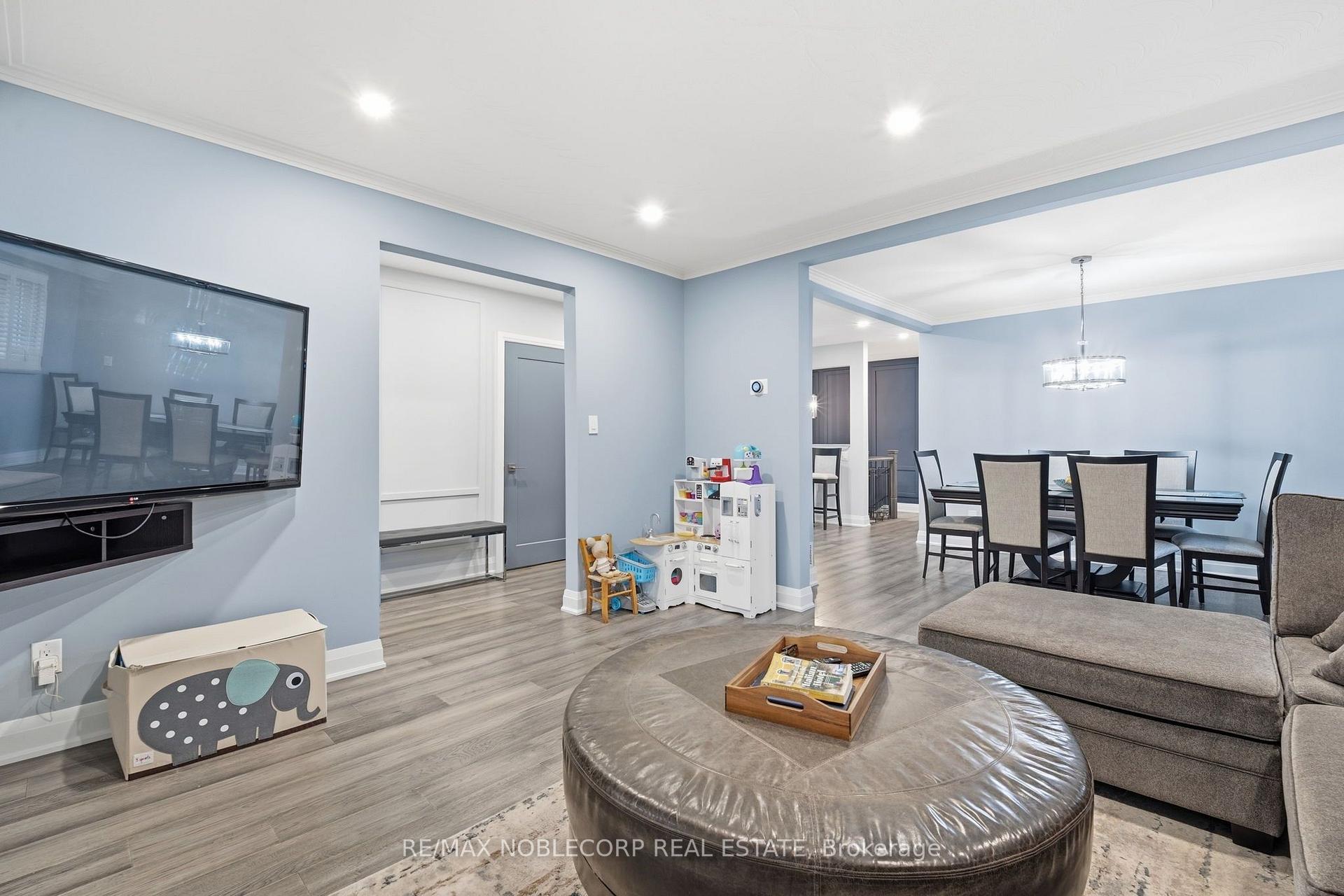 Photo 13 of 34 Ridgemount Road, Etobicoke, Humber Heights — HOMEH