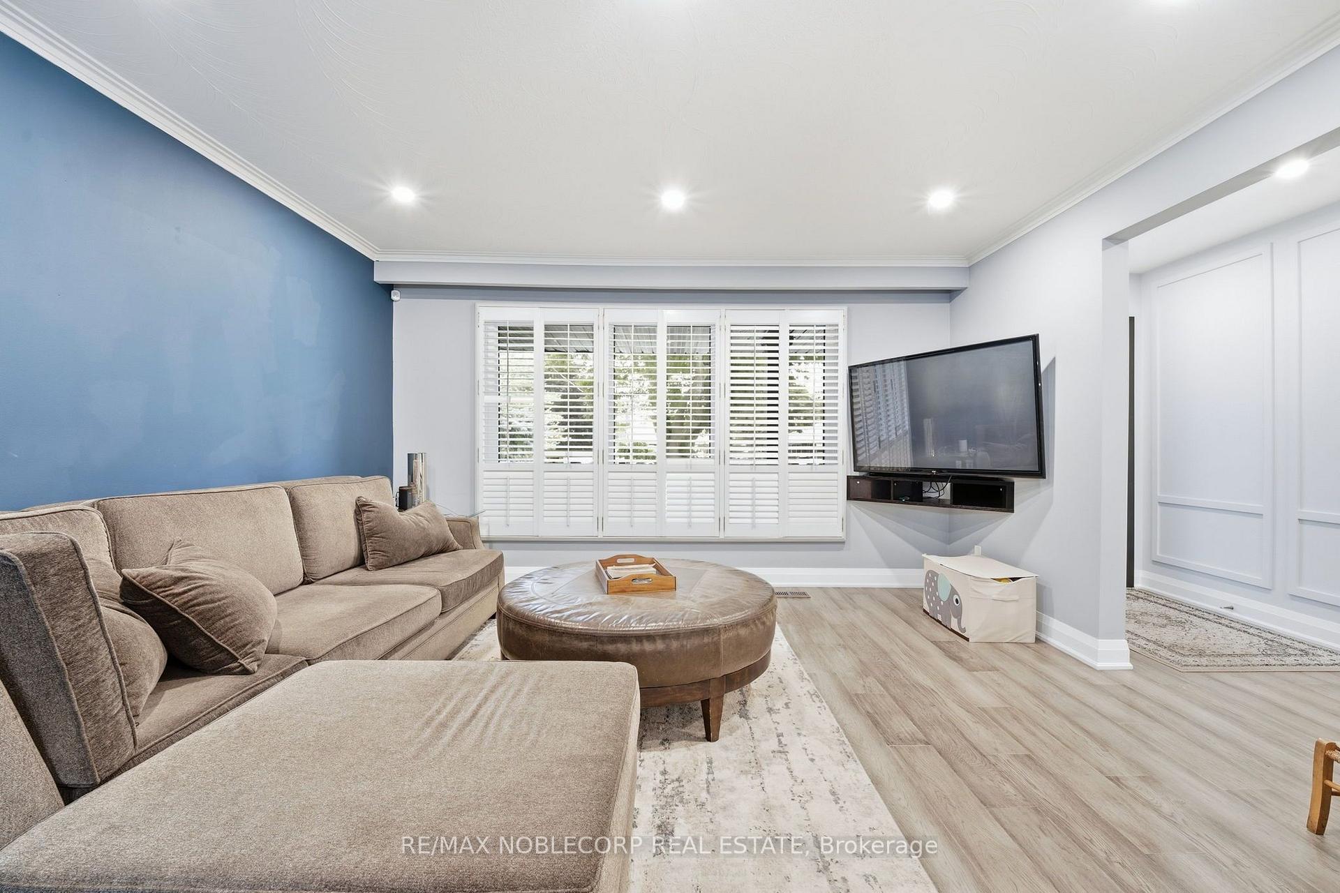 Photo 14 of 34 Ridgemount Road, Etobicoke, Humber Heights — HOMEH