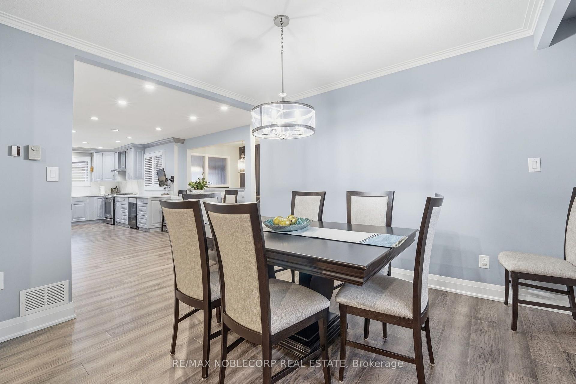 Photo 16 of 34 Ridgemount Road, Etobicoke, Humber Heights — HOMEH