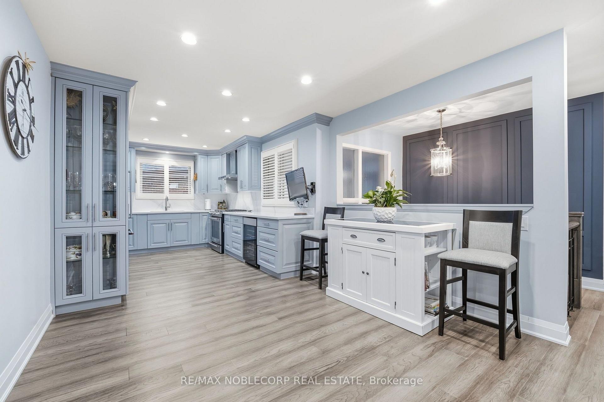 Photo 19 of 34 Ridgemount Road, Etobicoke, Humber Heights — HOMEH