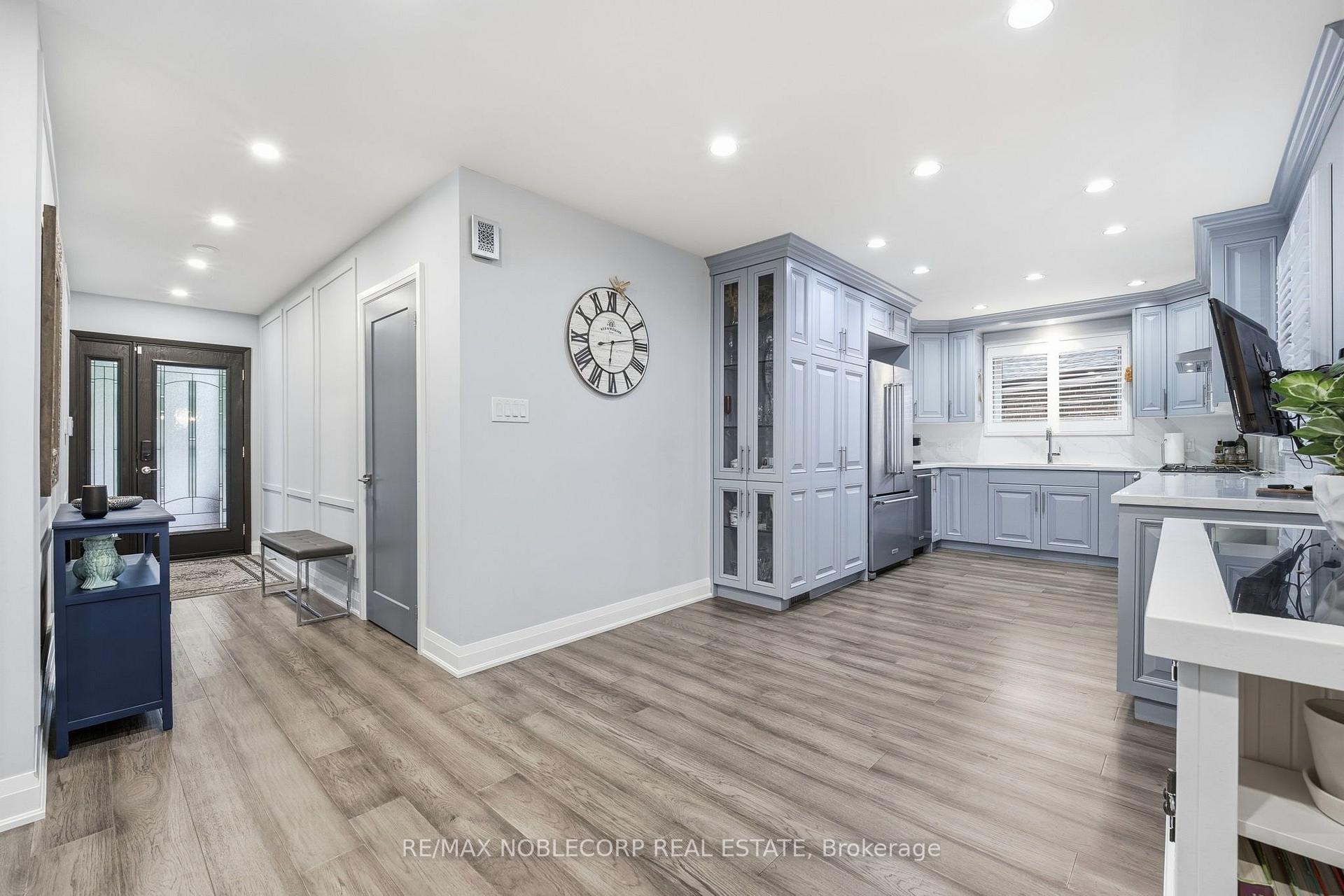 Photo 21 of 34 Ridgemount Road, Etobicoke, Humber Heights — HOMEH