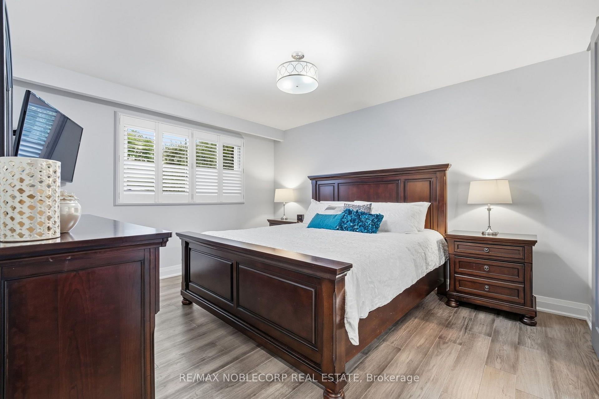 Photo 23 of 34 Ridgemount Road, Etobicoke, Humber Heights — HOMEH