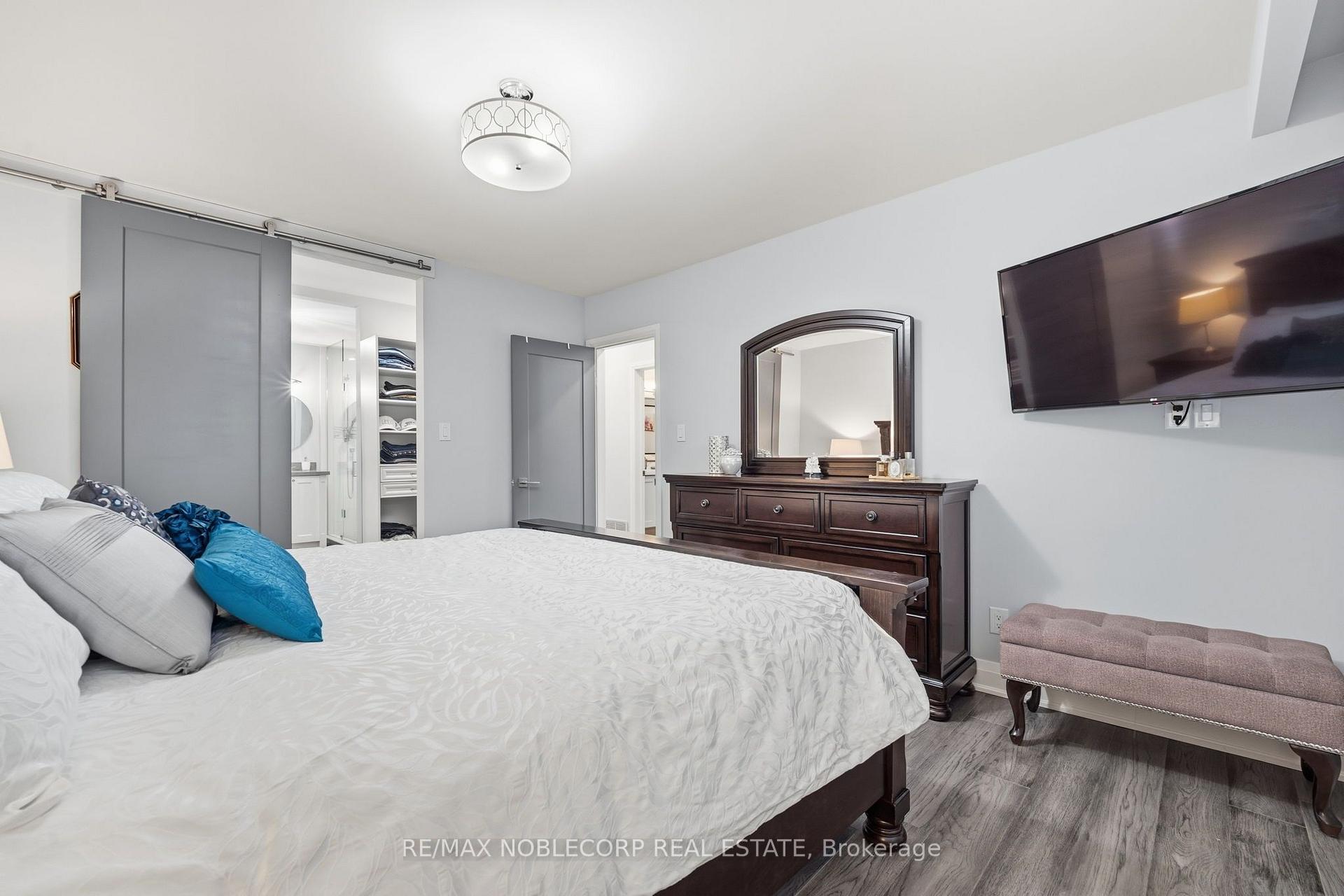 Photo 24 of 34 Ridgemount Road, Etobicoke, Humber Heights — HOMEH