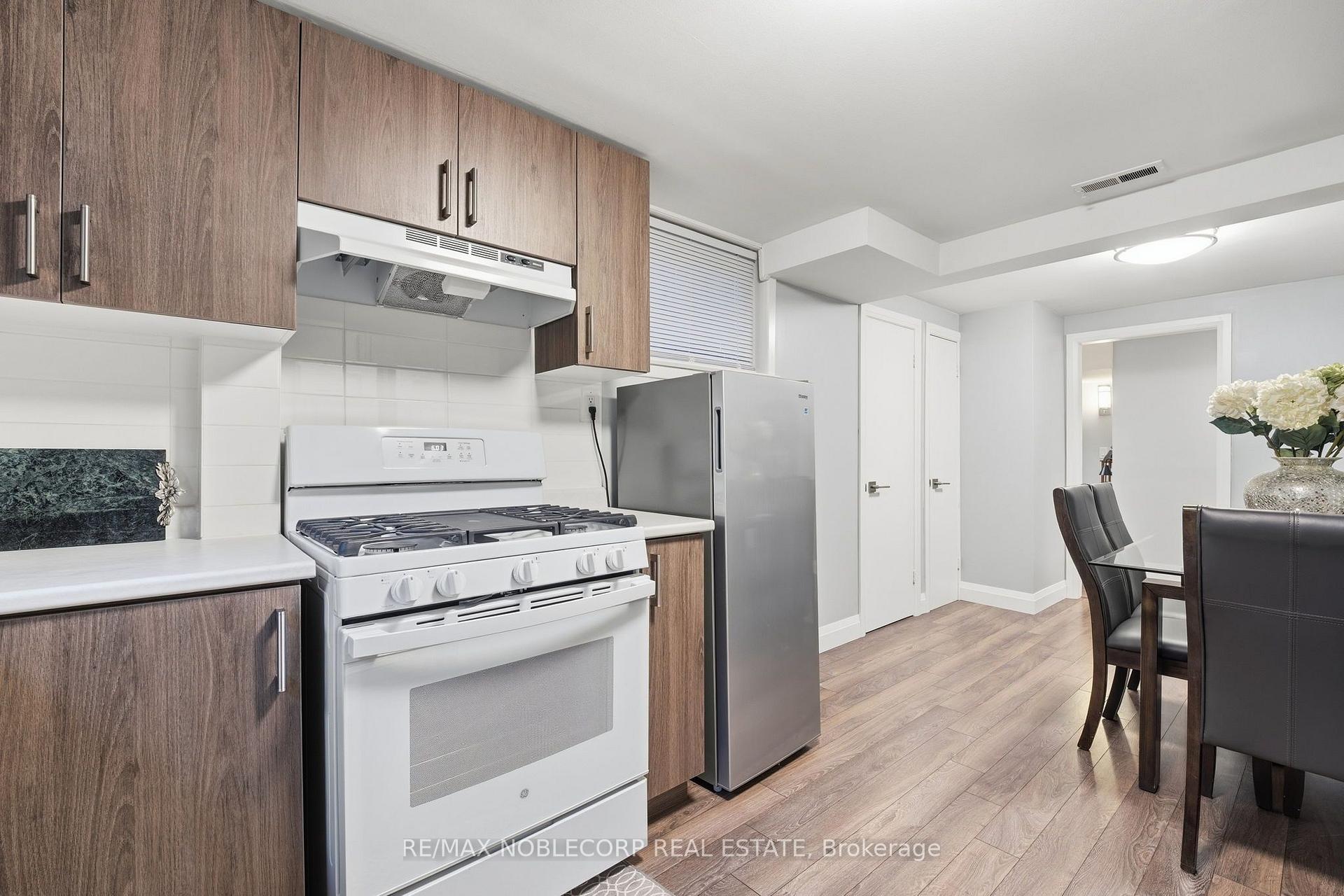 Photo 33 of 34 Ridgemount Road, Etobicoke, Humber Heights — HOMEH