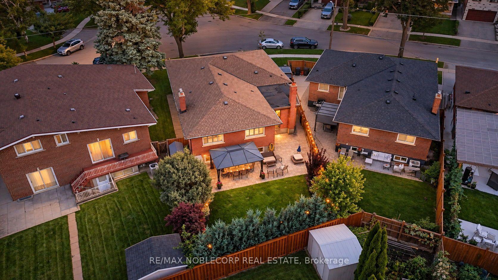 Photo 40 of 34 Ridgemount Road, Etobicoke, Humber Heights — HOMEH
