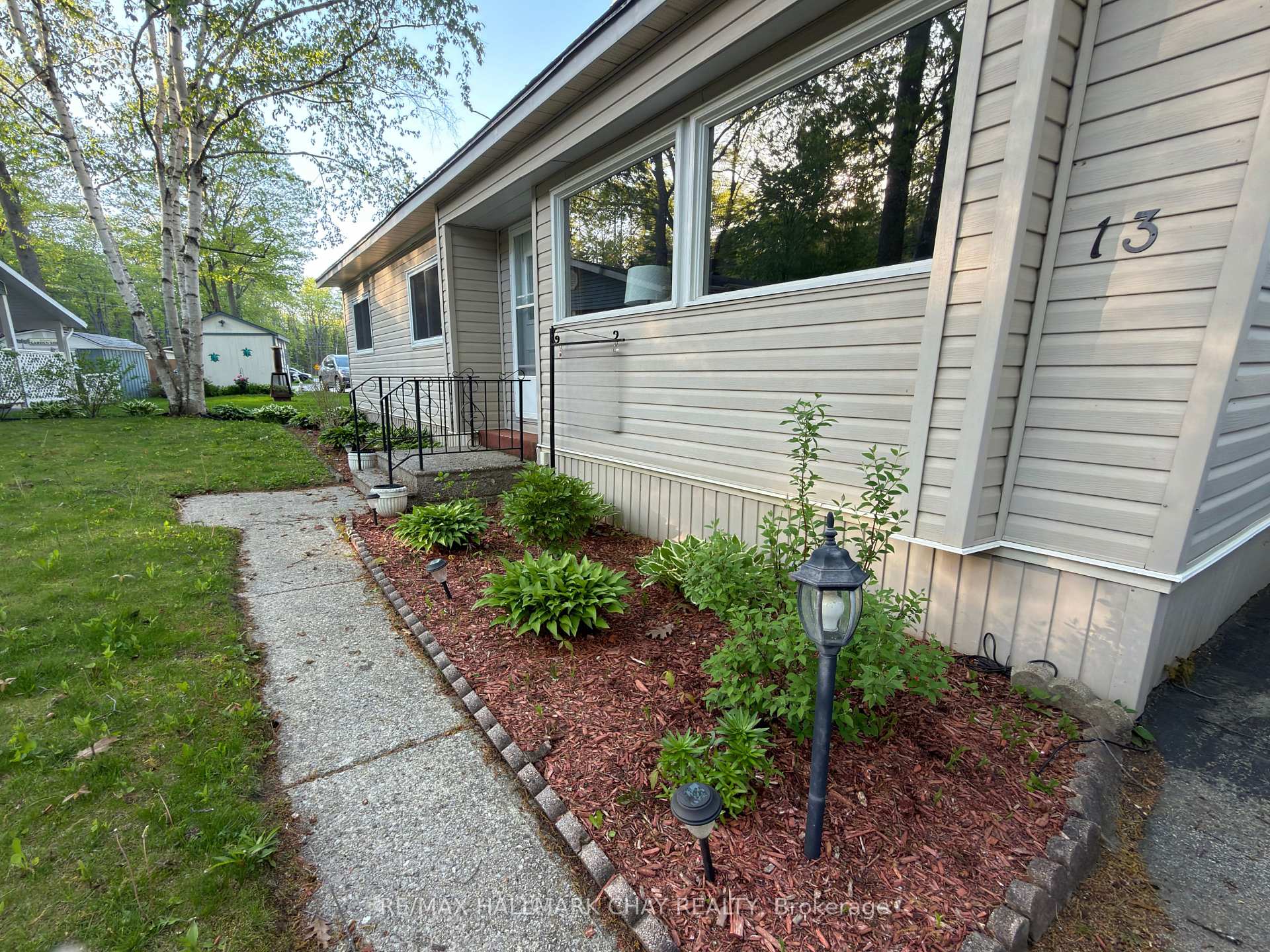Photo 3 of 13 Carruthers Street N, Wasaga Beach — HOMEH