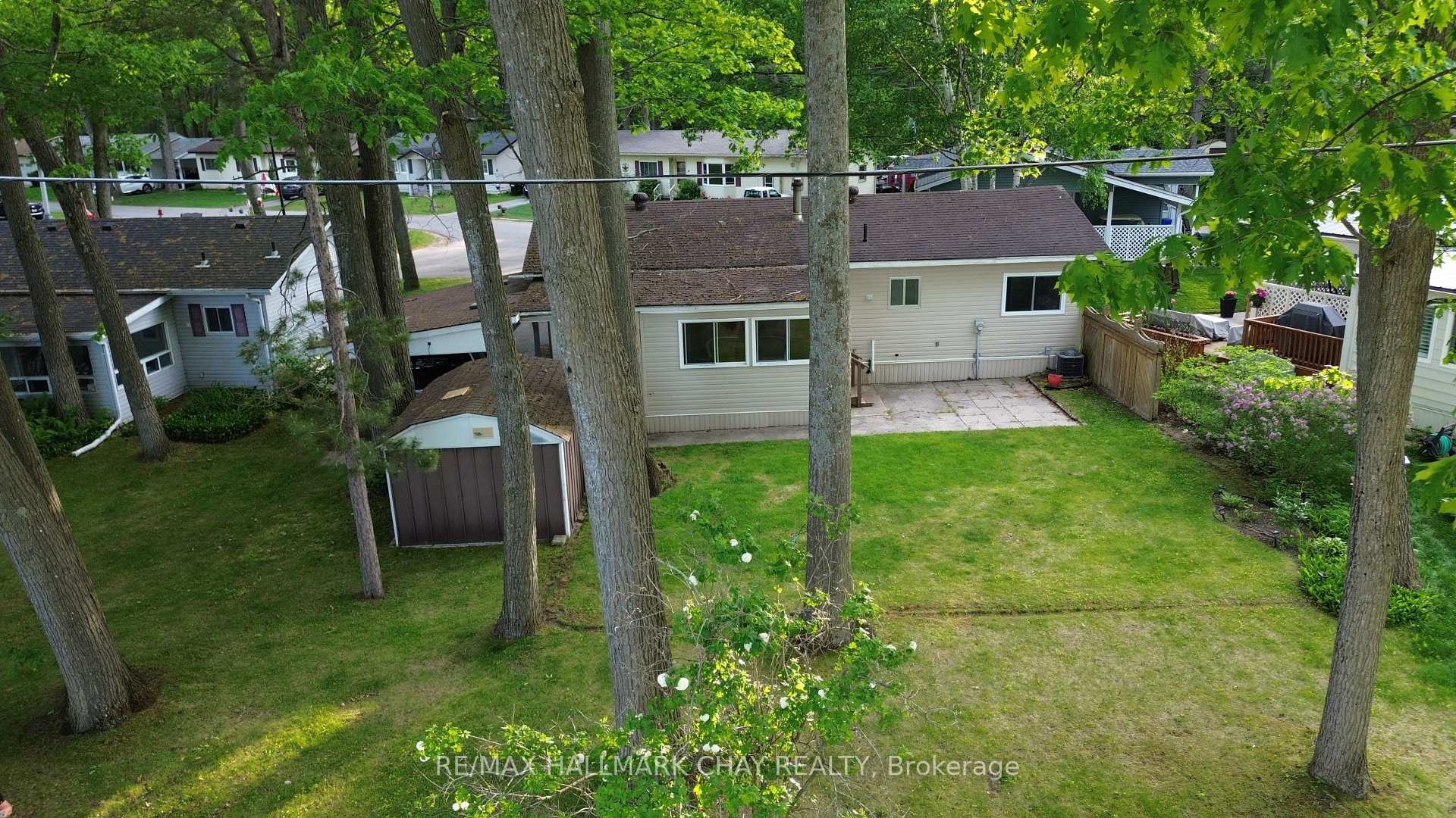Photo 4 of 13 Carruthers Street N, Wasaga Beach — HOMEH