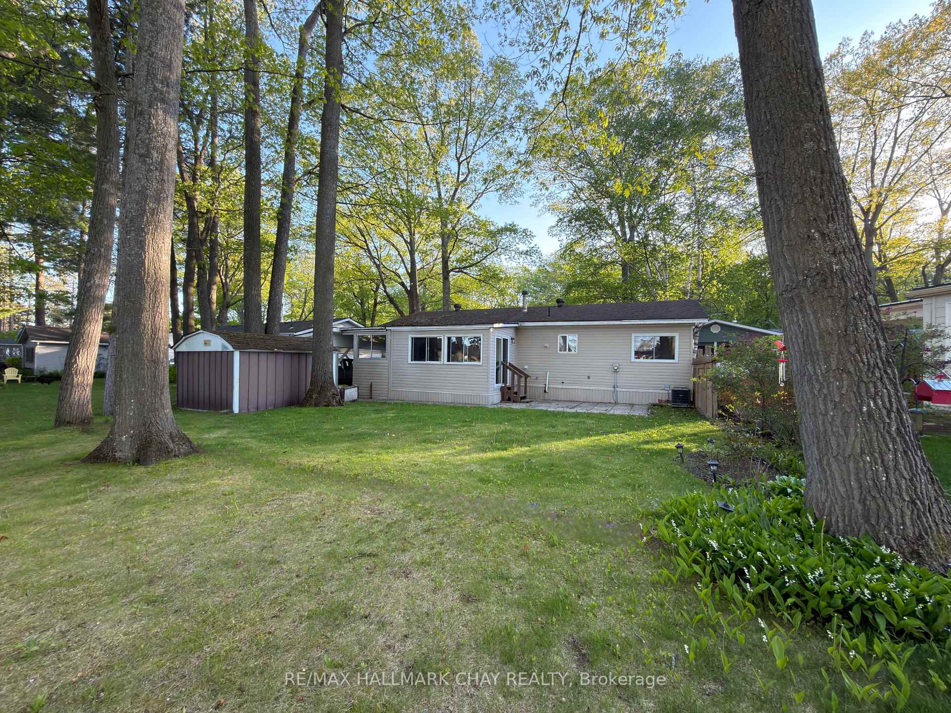 Photo 5 of 13 Carruthers Street N, Wasaga Beach — HOMEH