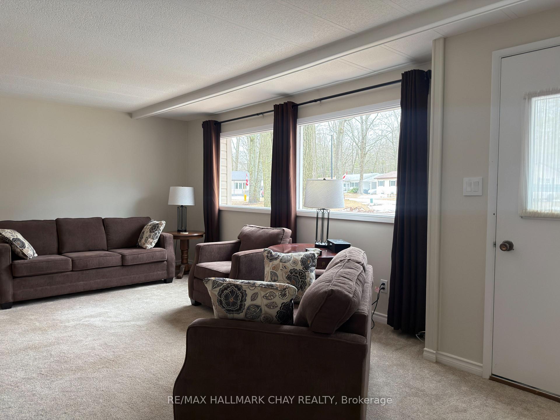 Photo 7 of 13 Carruthers Street N, Wasaga Beach — HOMEH