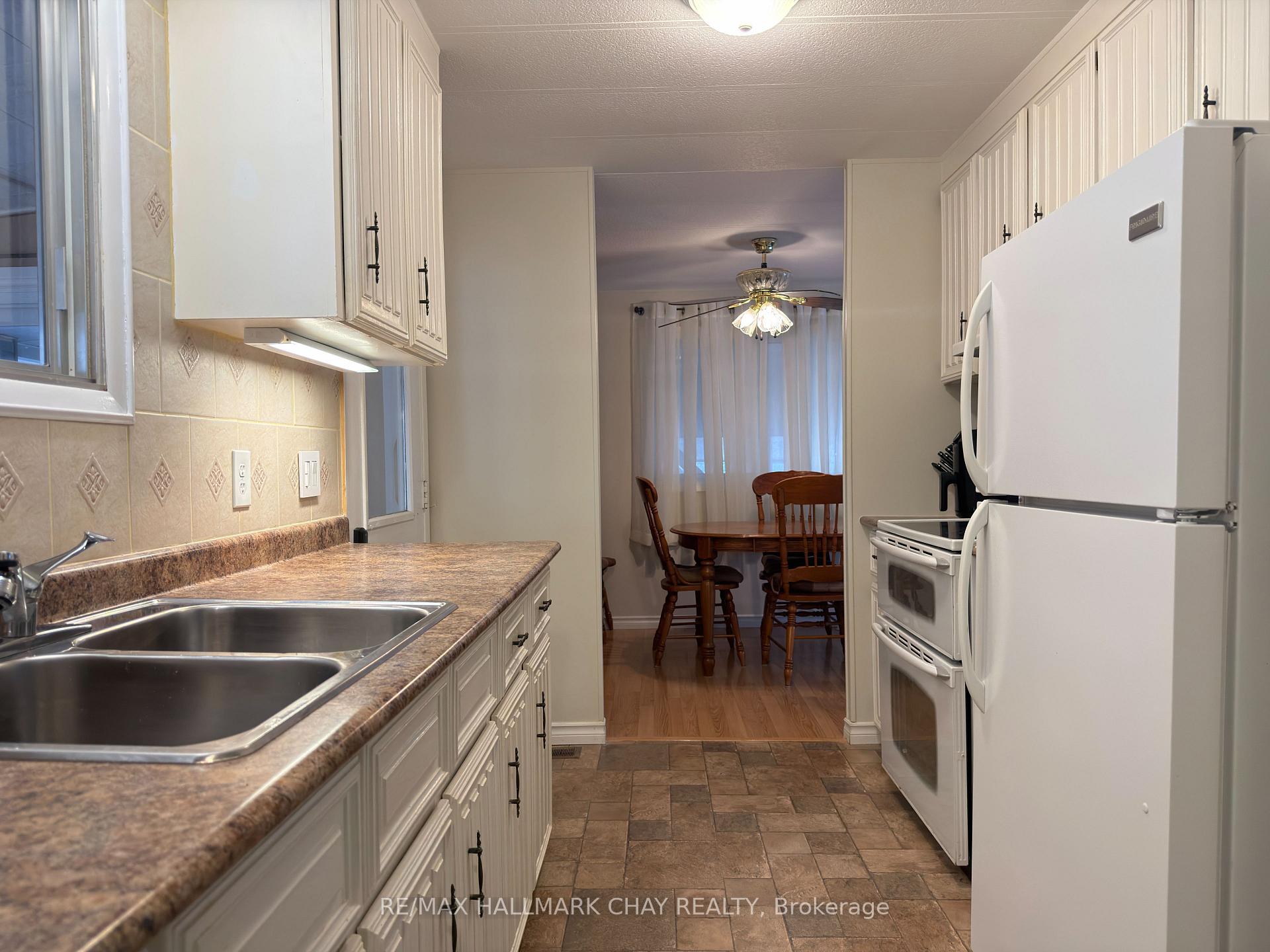 Photo 14 of 13 Carruthers Street N, Wasaga Beach — HOMEH