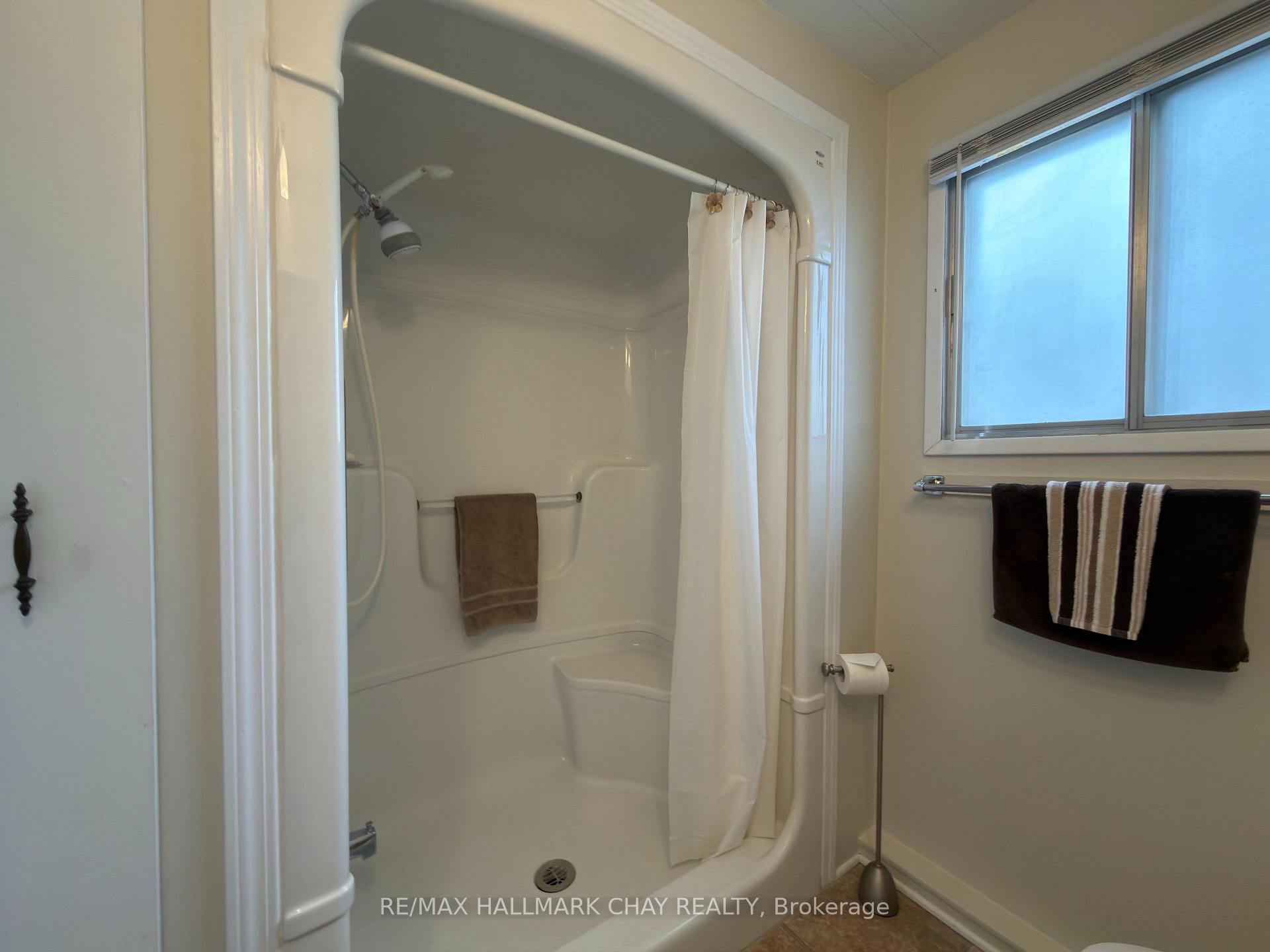 Photo 23 of 13 Carruthers Street N, Wasaga Beach — HOMEH