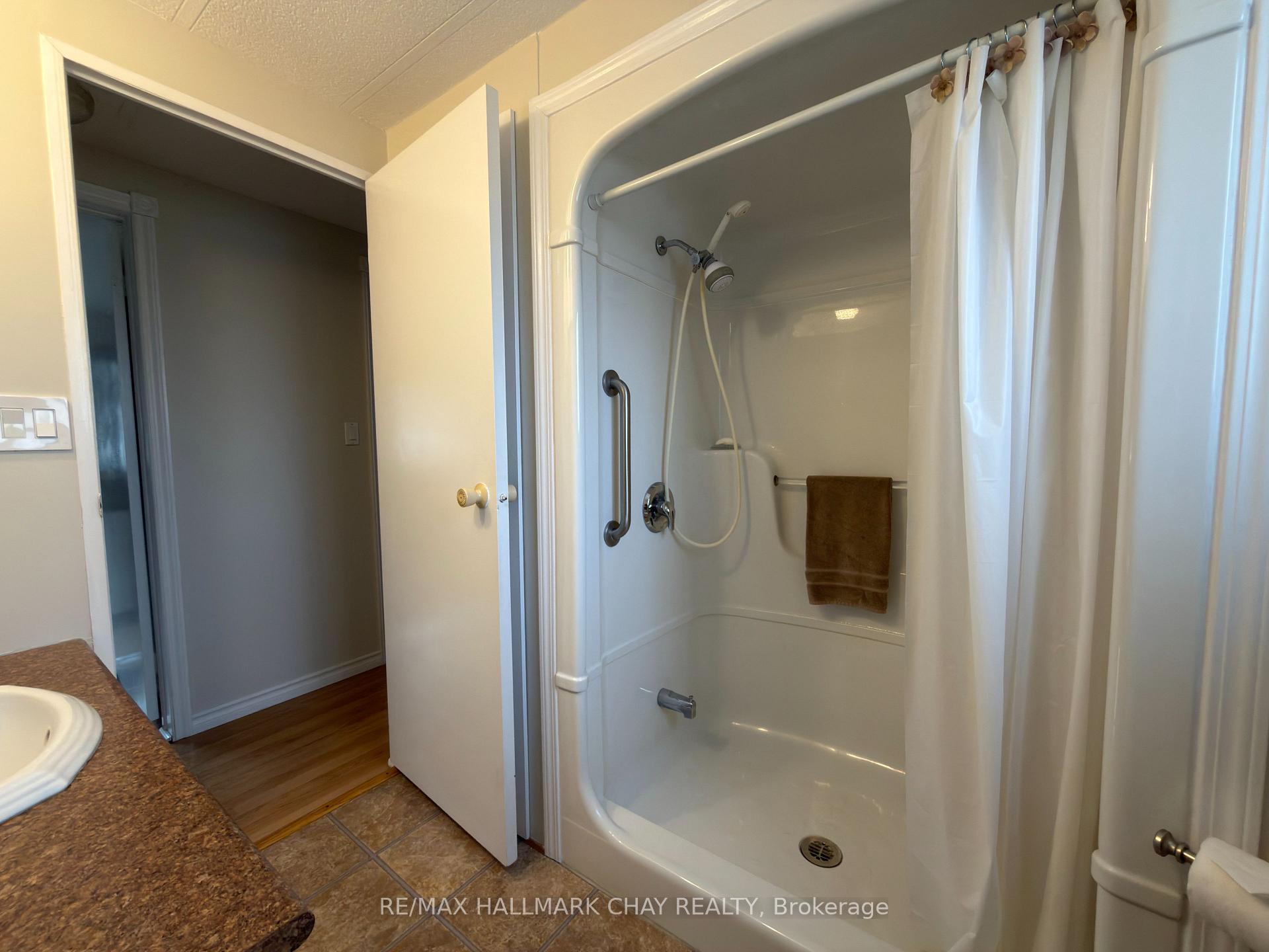 Photo 24 of 13 Carruthers Street N, Wasaga Beach — HOMEH