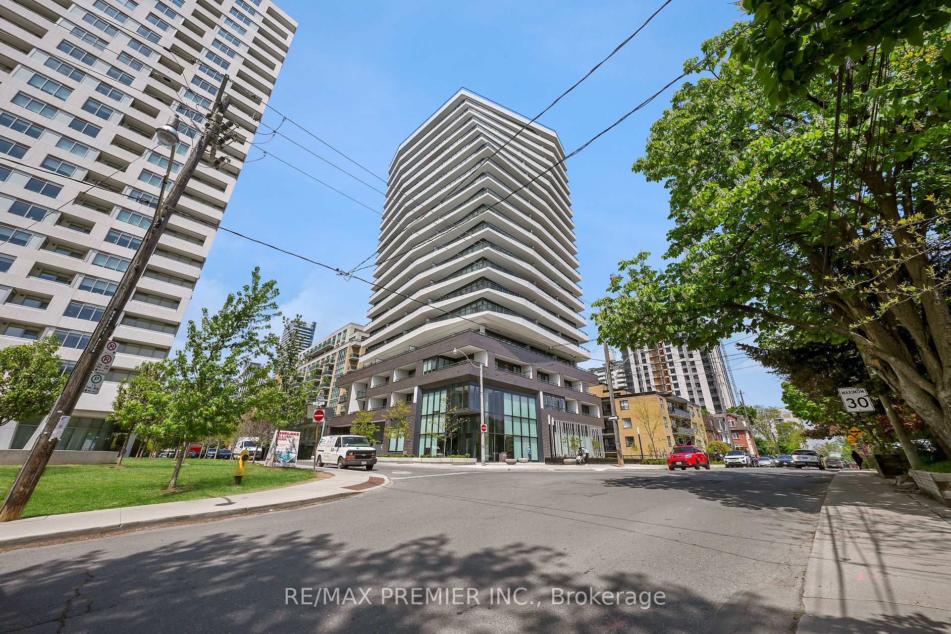 Photo 2 of Unit 503, 11 Lillian Street, Toronto, Mount Pleasant West — HOMEH