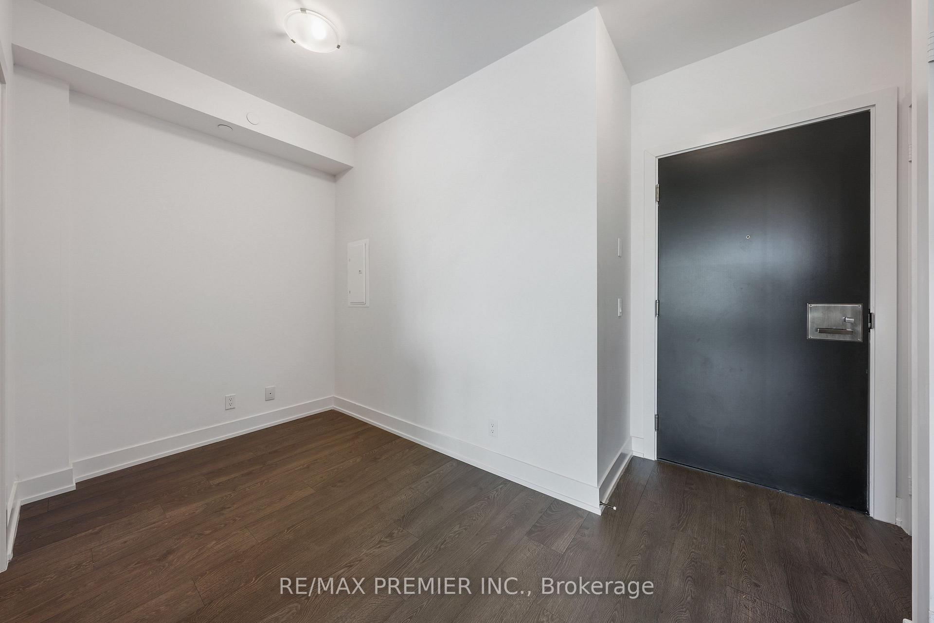 Photo 6 of Unit 503, 11 Lillian Street, Toronto, Mount Pleasant West — HOMEH