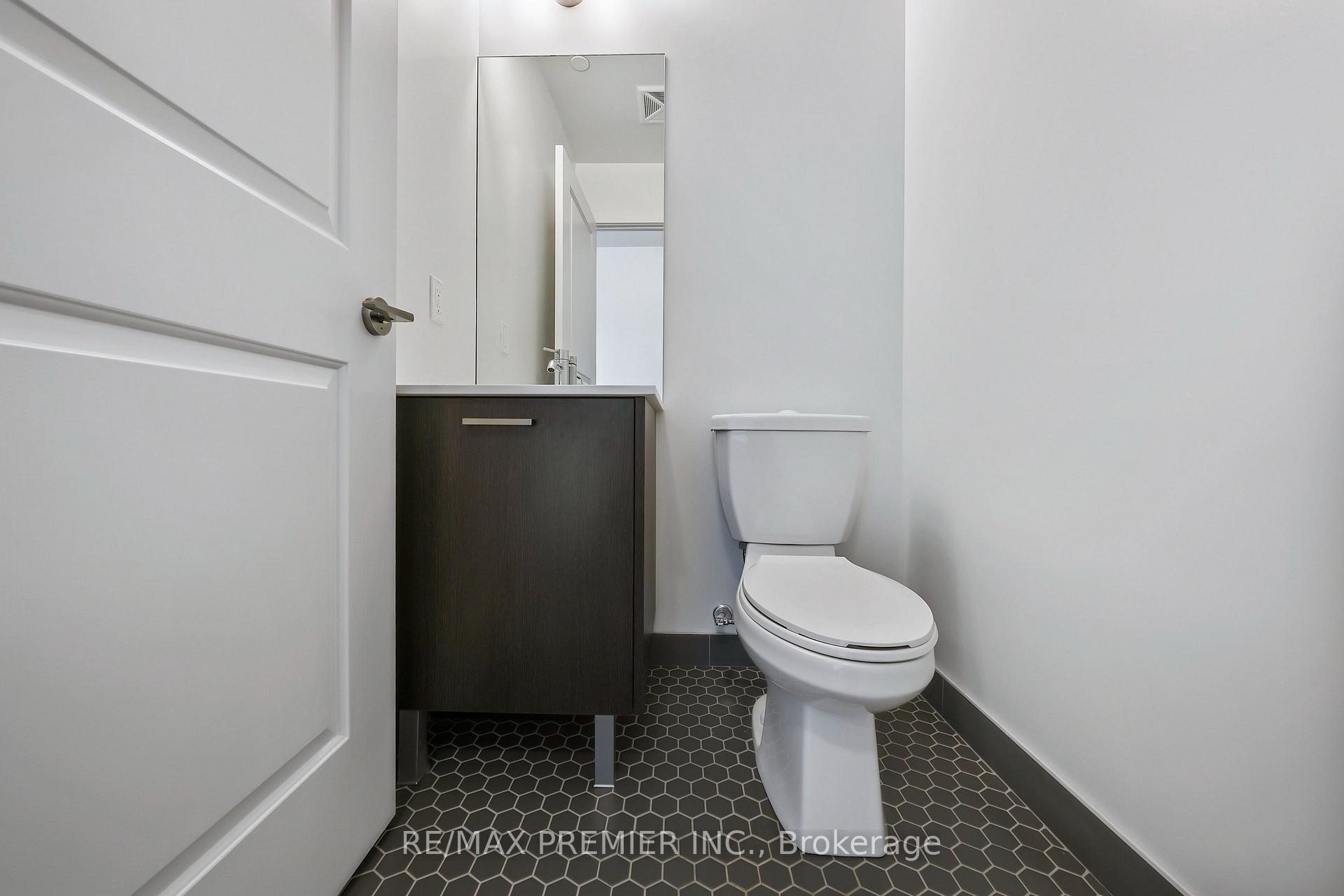 Photo 7 of Unit 503, 11 Lillian Street, Toronto, Mount Pleasant West — HOMEH