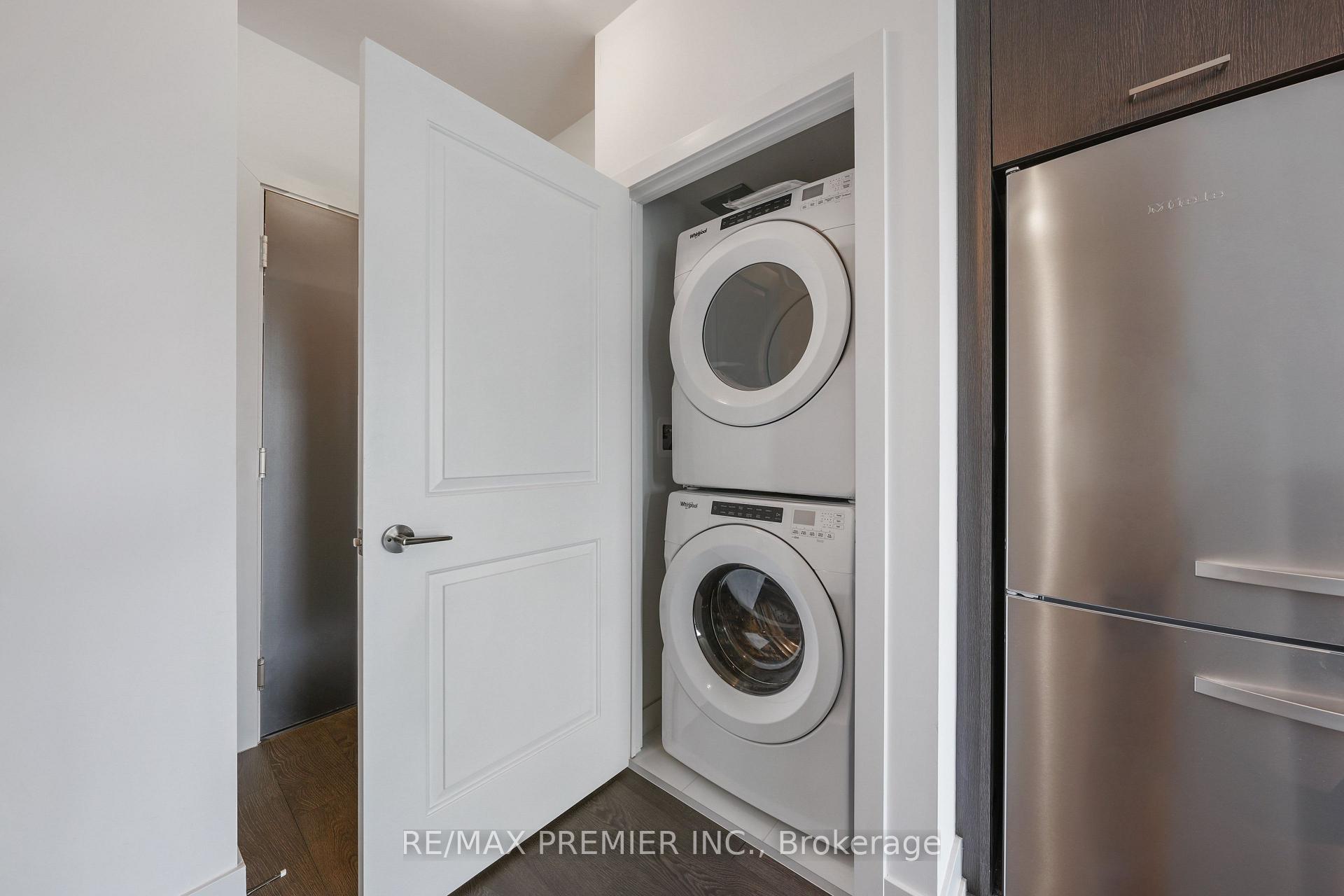 Photo 9 of Unit 503, 11 Lillian Street, Toronto, Mount Pleasant West — HOMEH
