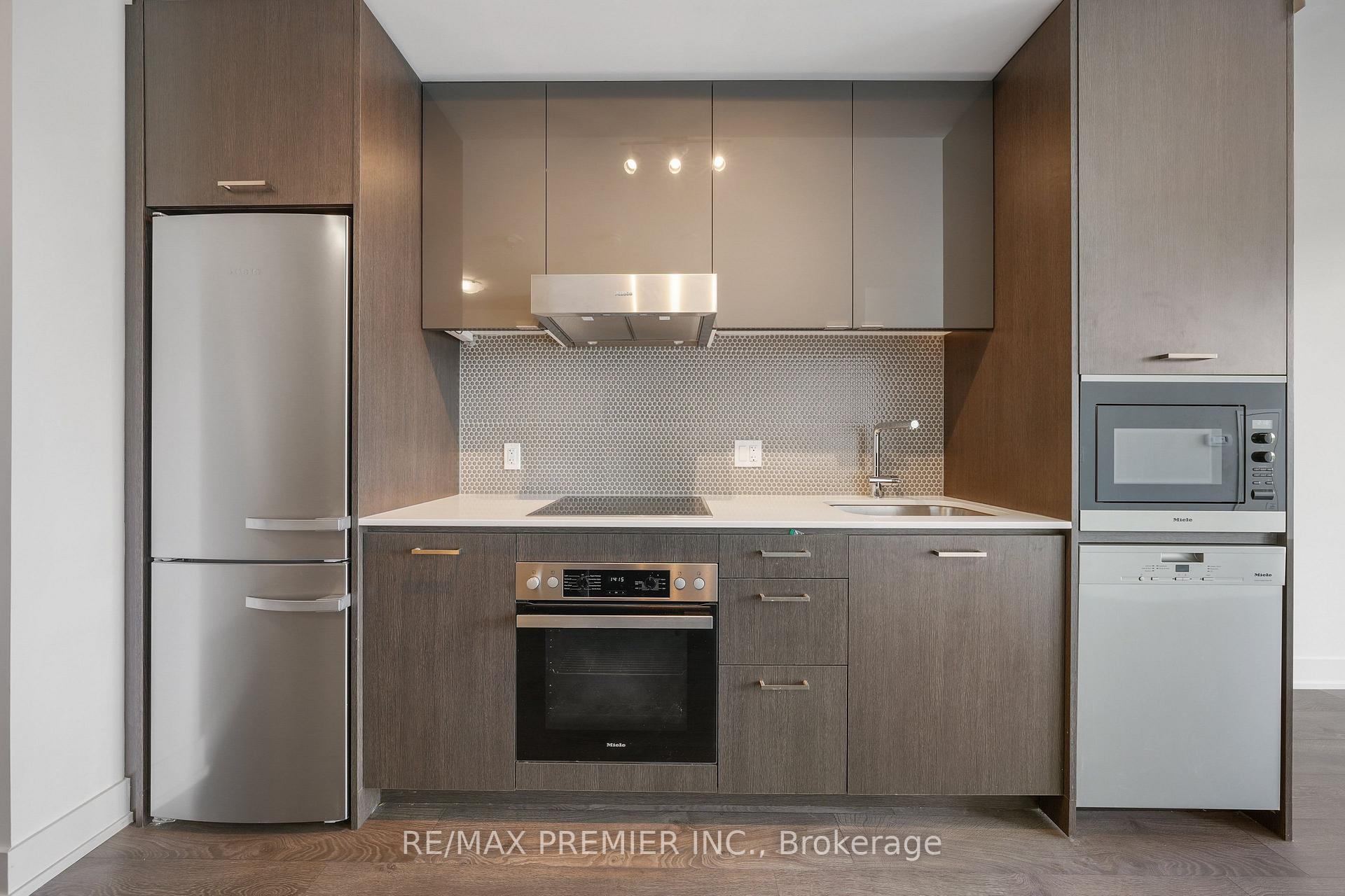 Photo 10 of Unit 503, 11 Lillian Street, Toronto, Mount Pleasant West — HOMEH