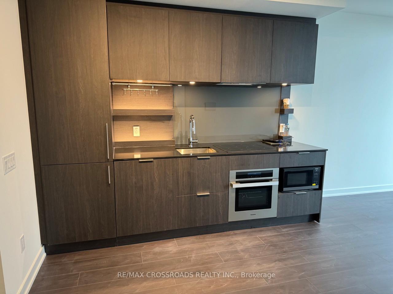 Photo 3 of Unit 612, 28 Ann Street, Mississauga, Port Credit — HOMEH