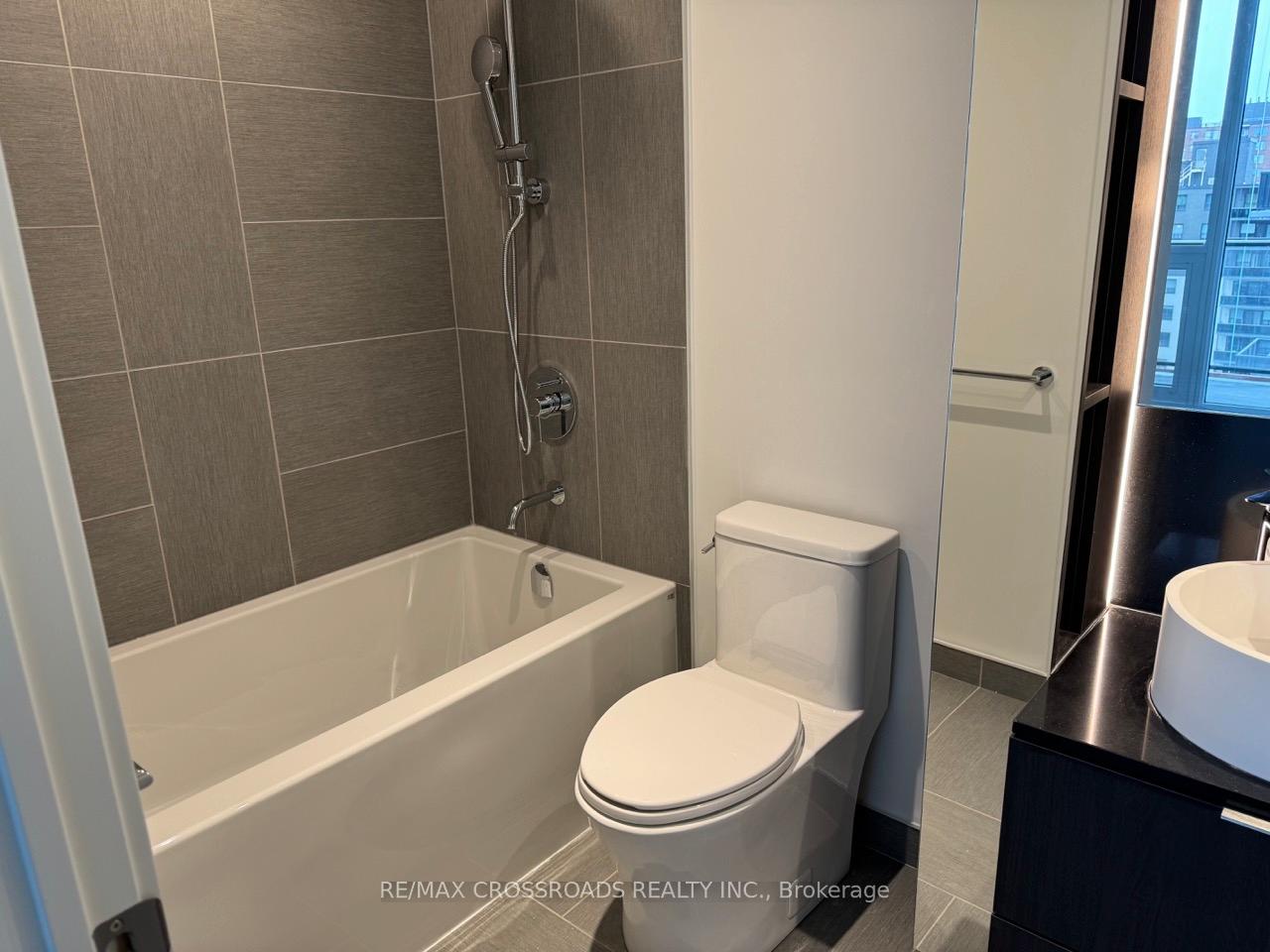Photo 9 of Unit 612, 28 Ann Street, Mississauga, Port Credit — HOMEH