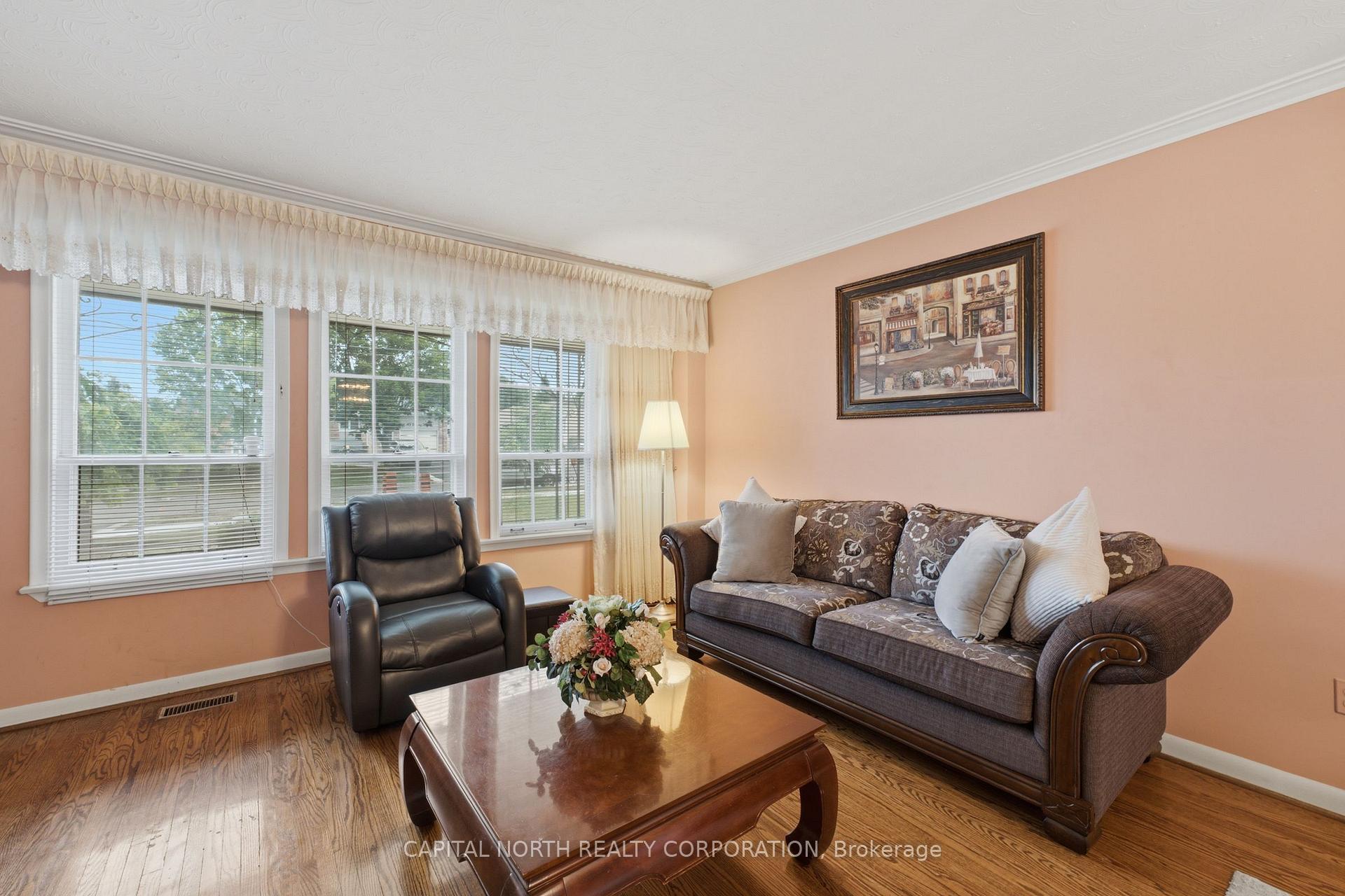 Photo 8 of 116 Exbury Road, North York, Downsview-Roding-CFB — HOMEH