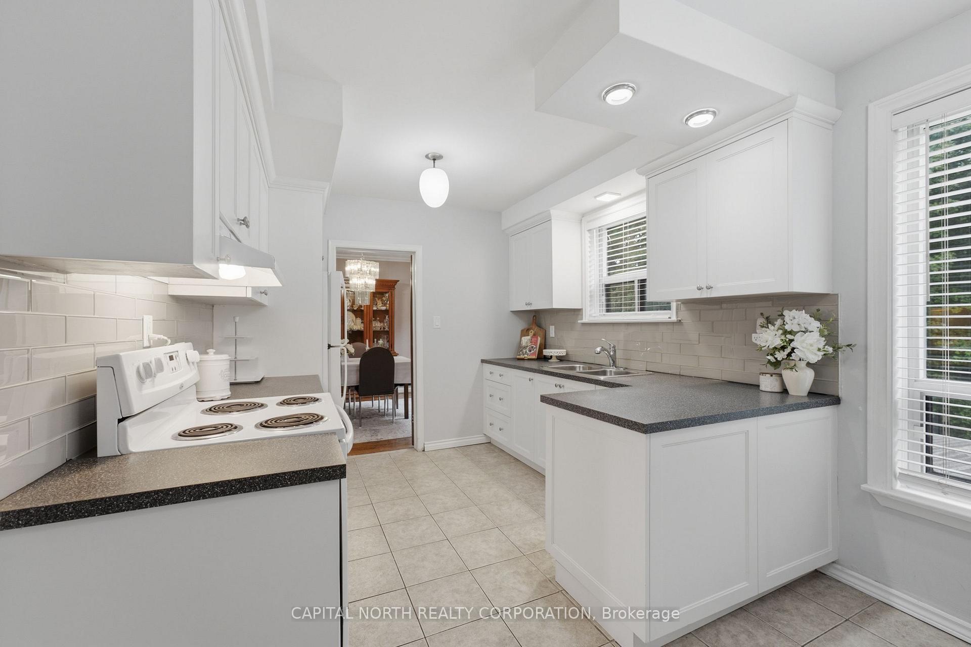 Photo 12 of 116 Exbury Road, North York, Downsview-Roding-CFB — HOMEH