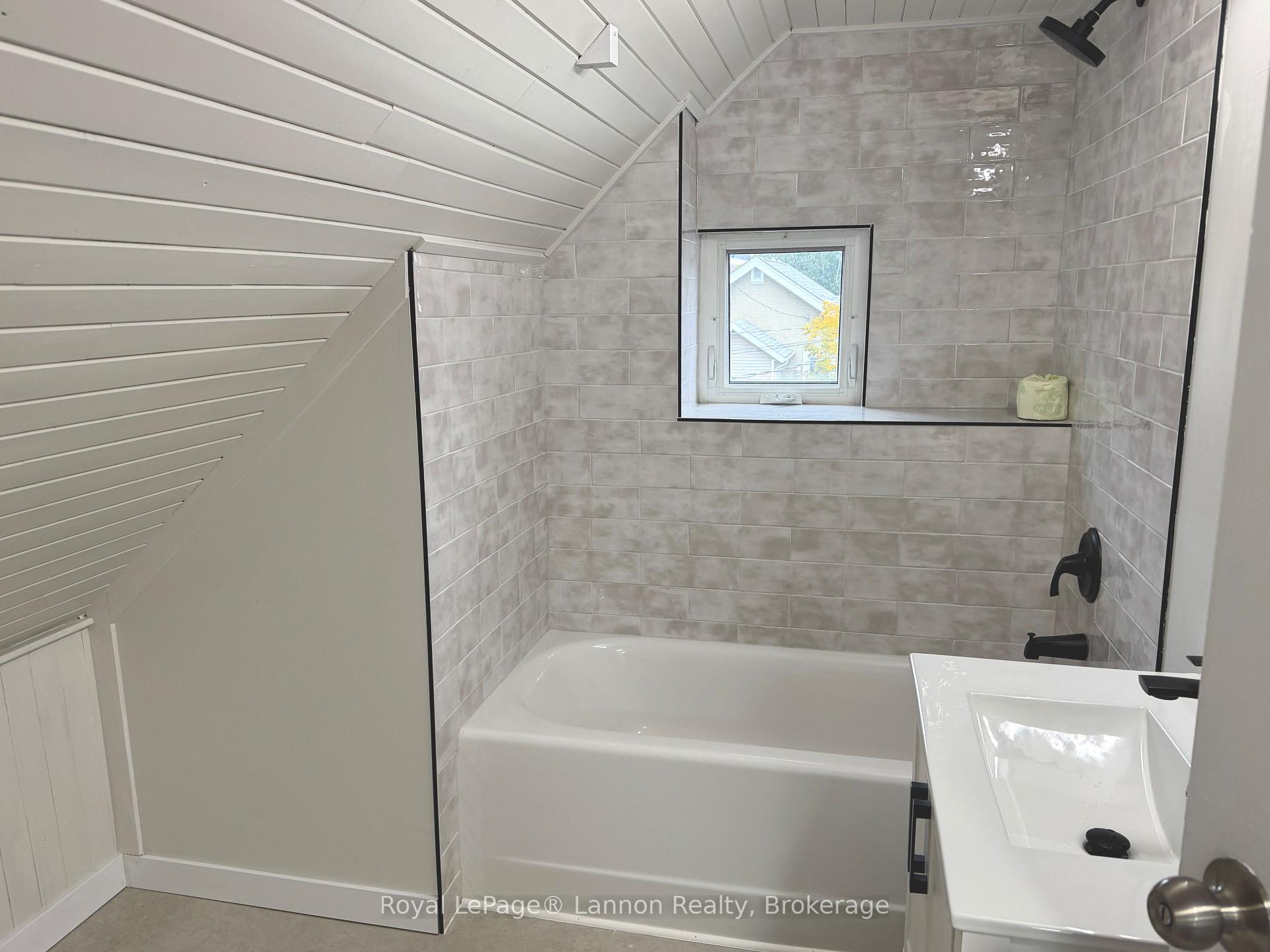 Photo 15 of 224 Mckellar Street S, Thunder Bay, McKeller Park — HOMEH