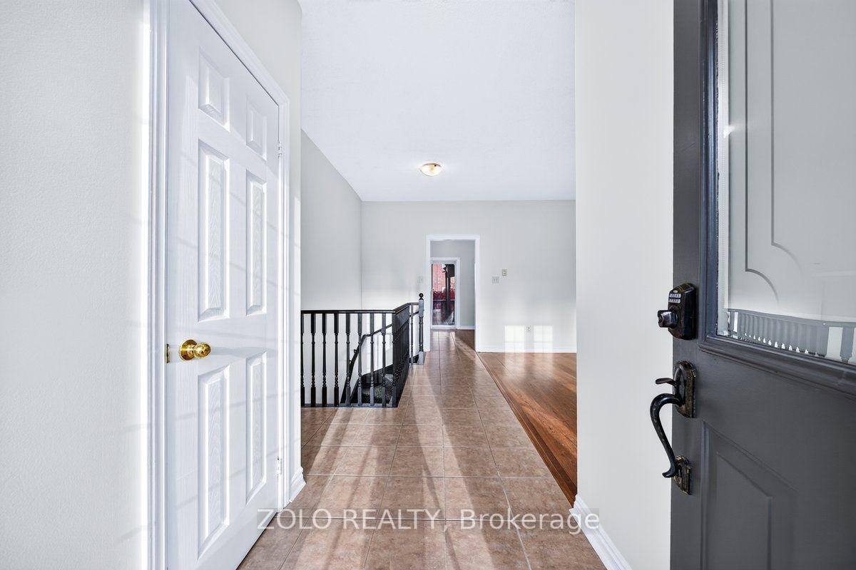 Photo 4 of 16 Esther Drive, Barrie, Painswick South — HOMEH