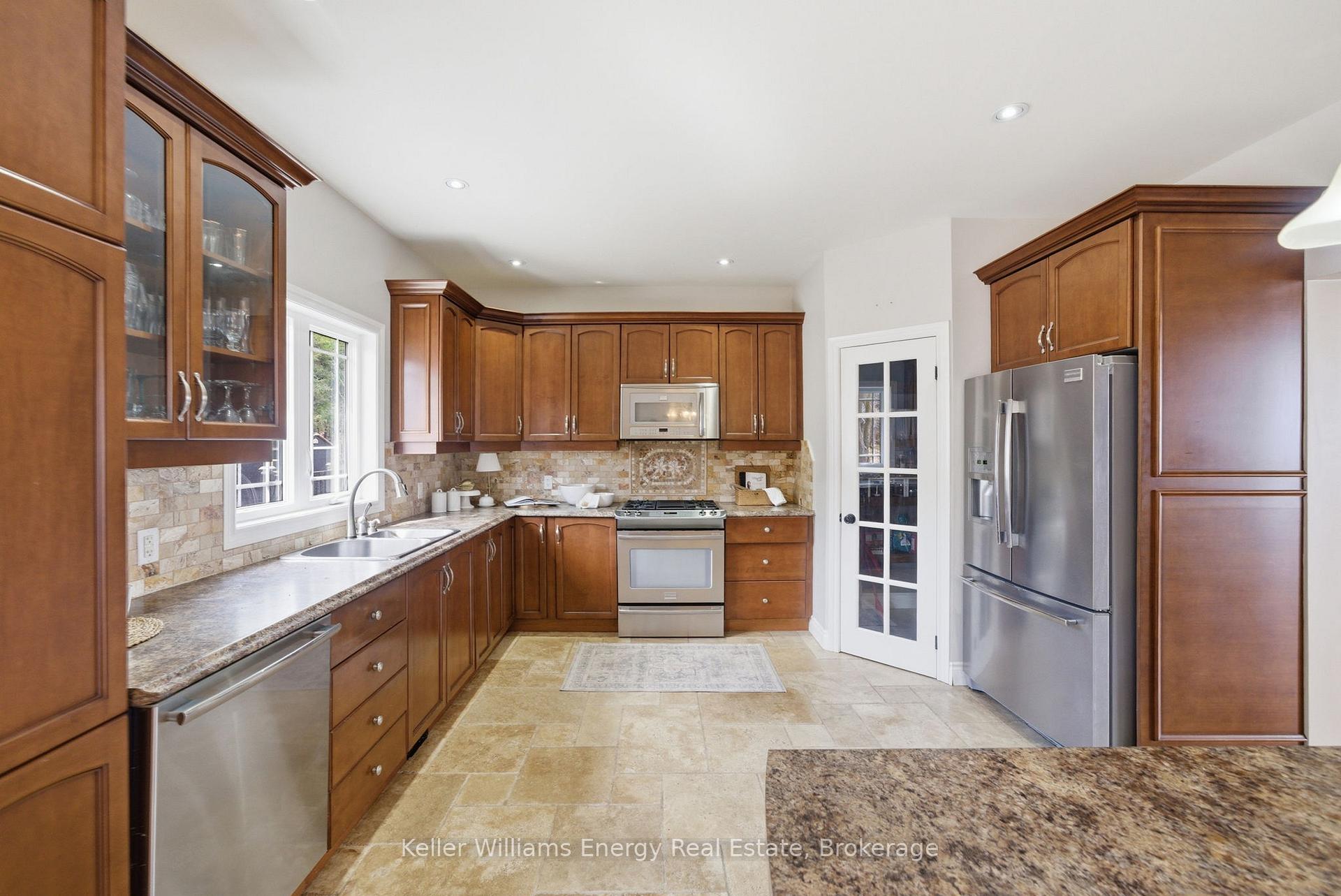 Photo 8 of 332 Carnegie Beach Road, Scugog, Rural Scugog — HOMEH