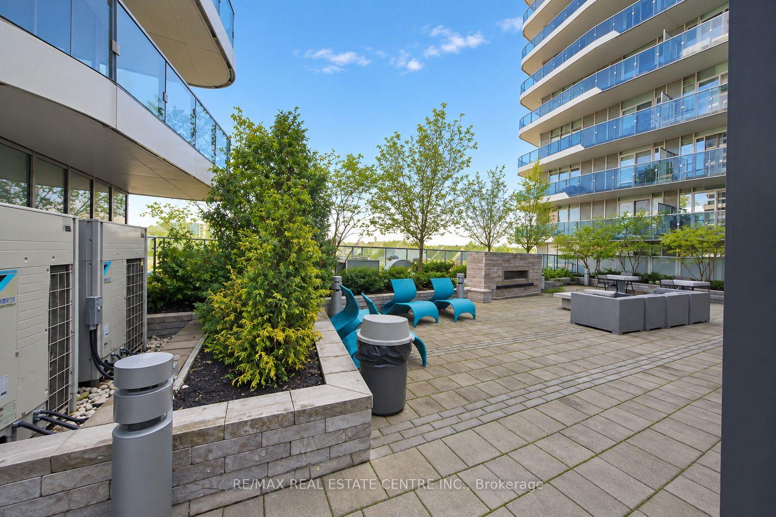 Photo 4 of Unit 315, 9471 Yonge Street, Richmond Hill, Observatory — HOMEH