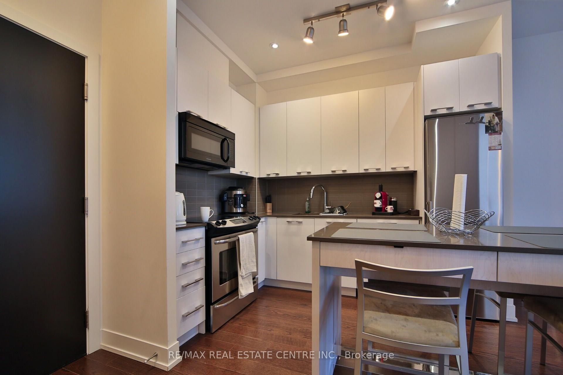 Photo 6 of Unit 315, 9471 Yonge Street, Richmond Hill, Observatory — HOMEH