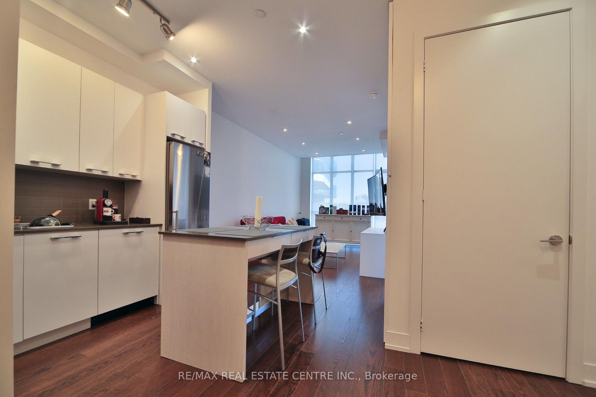 Photo 7 of Unit 315, 9471 Yonge Street, Richmond Hill, Observatory — HOMEH
