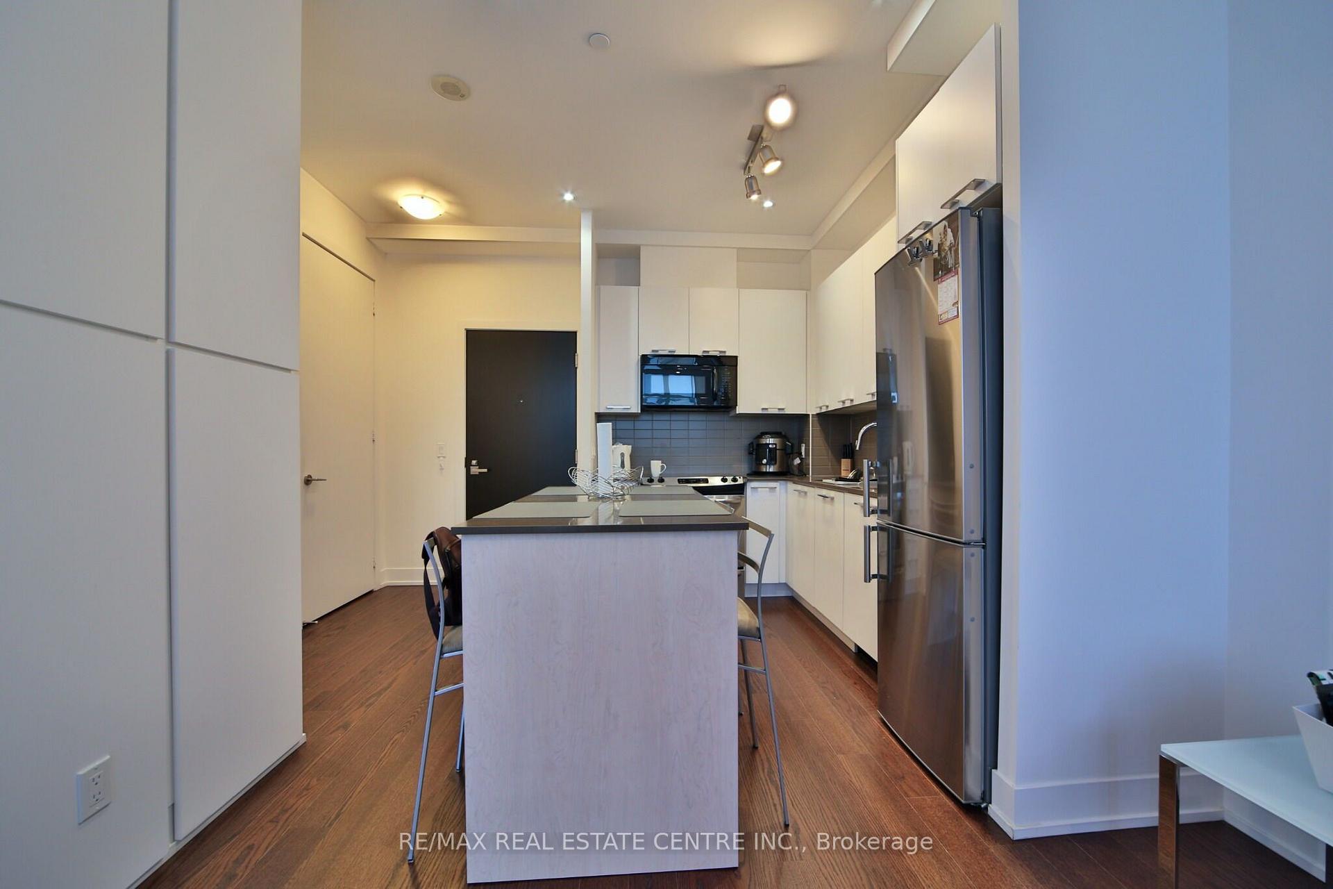 Photo 8 of Unit 315, 9471 Yonge Street, Richmond Hill, Observatory — HOMEH