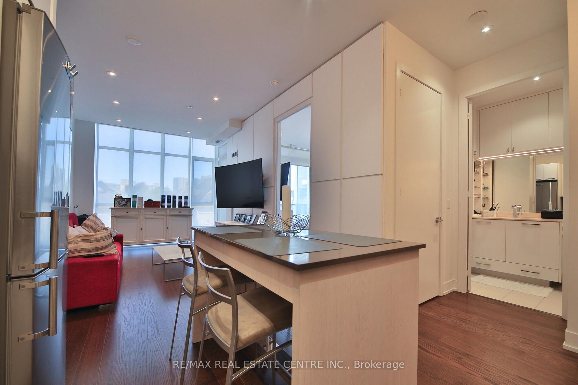 Photo 9 of Unit 315, 9471 Yonge Street, Richmond Hill, Observatory — HOMEH