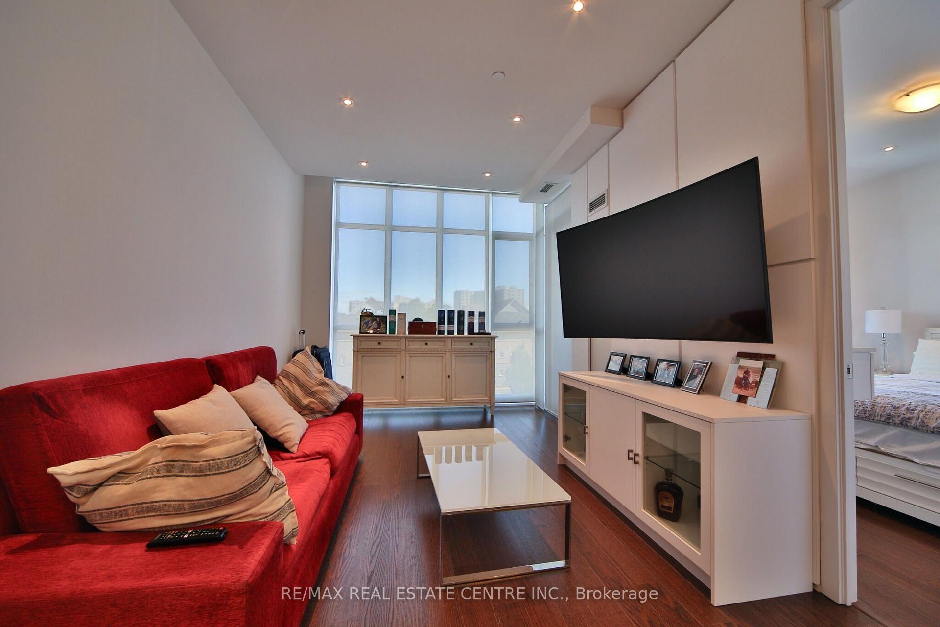 Photo 10 of Unit 315, 9471 Yonge Street, Richmond Hill, Observatory — HOMEH