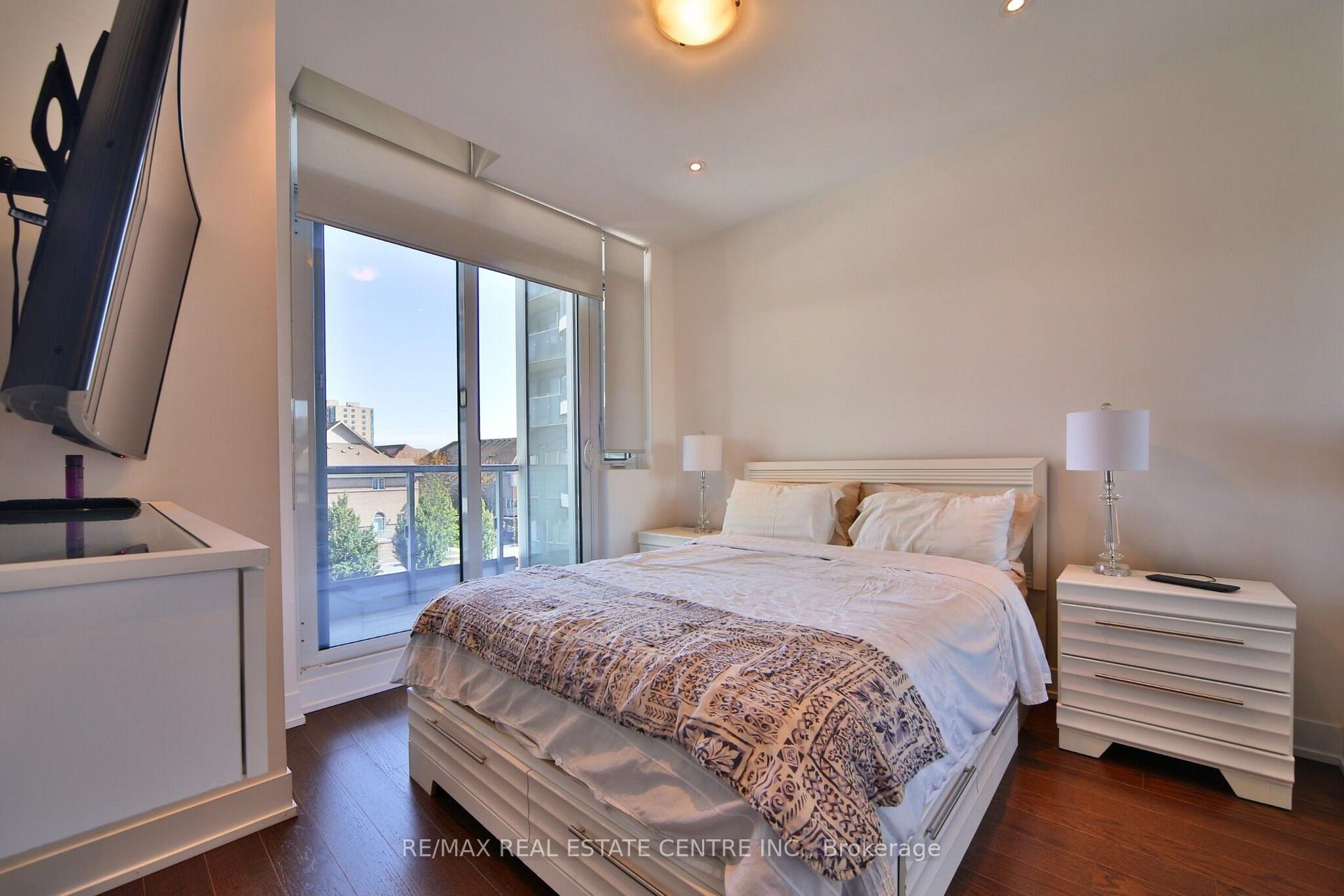 Photo 12 of Unit 315, 9471 Yonge Street, Richmond Hill, Observatory — HOMEH