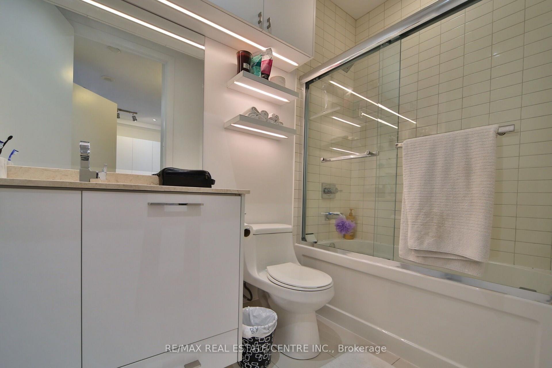 Photo 17 of Unit 315, 9471 Yonge Street, Richmond Hill, Observatory — HOMEH