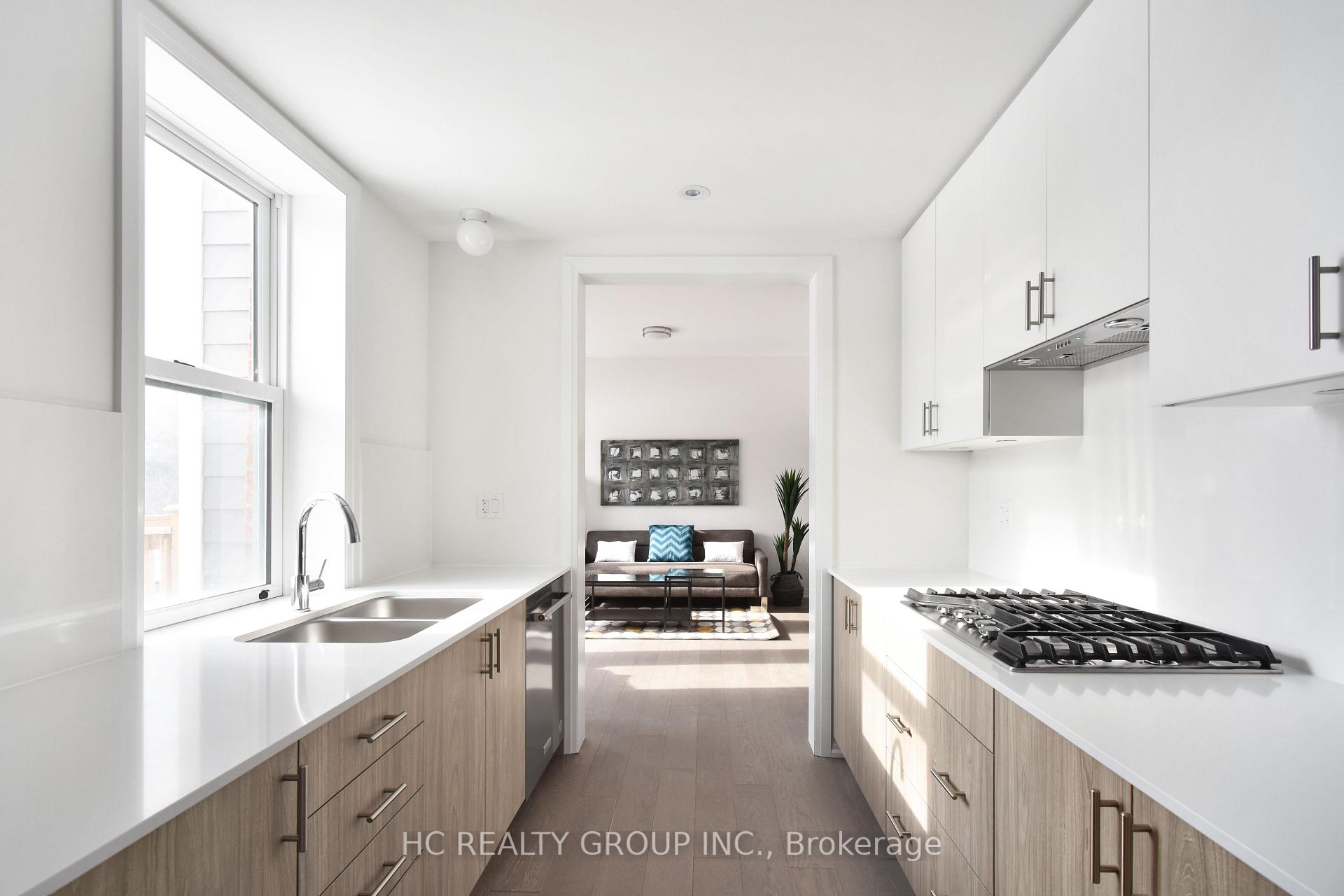 Photo 3 of 2 Yans Way, Markham, Buttonville — HOMEH
