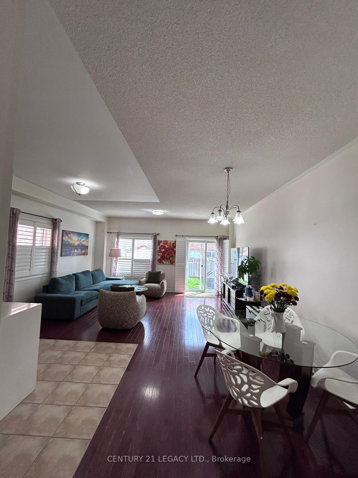 Photo 3 of 385 Comiskey Crescent, Mississauga, Meadowvale Village — HOMEH