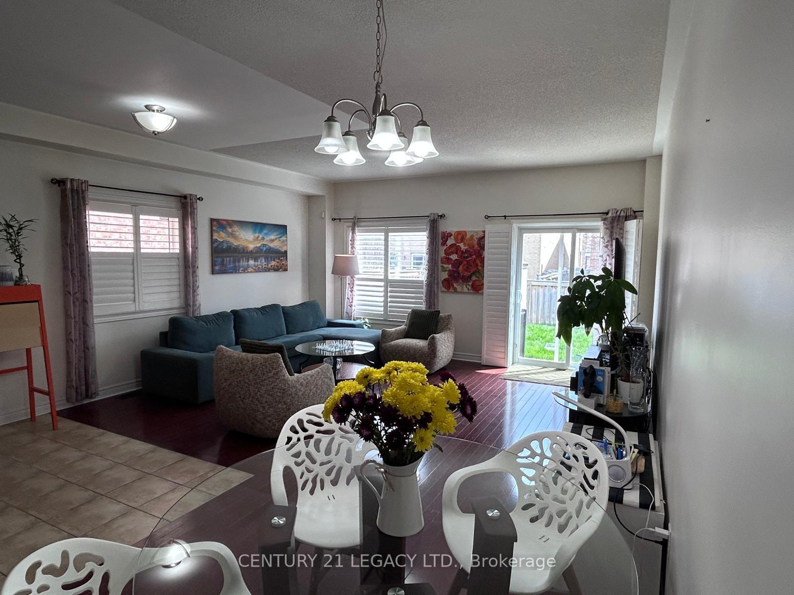 Photo 4 of 385 Comiskey Crescent, Mississauga, Meadowvale Village — HOMEH
